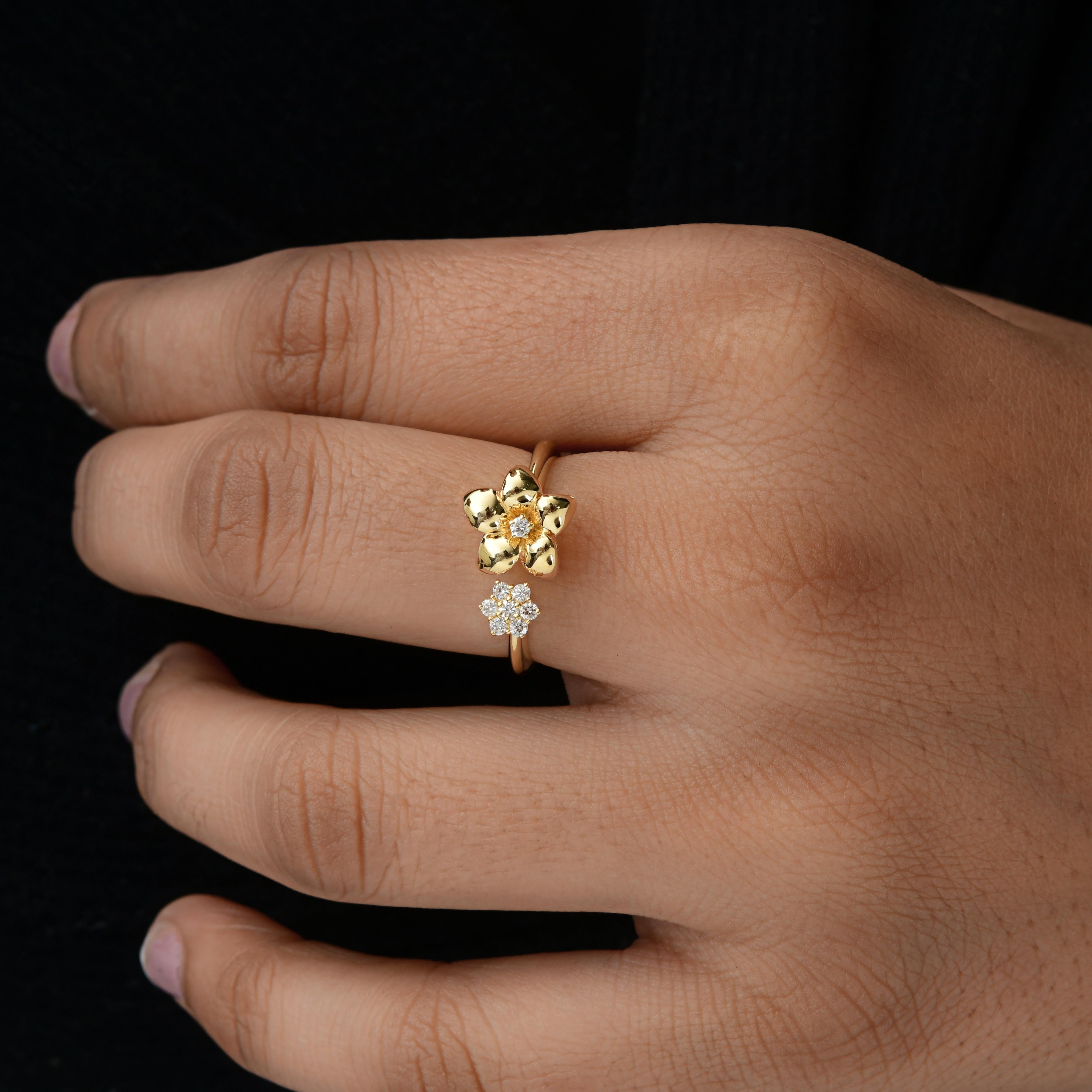 Bague manchette fleur en or jaune 14 carats avec diamants ronds 0,12 carat SI/H Neuf - En vente à Diera, Dubai