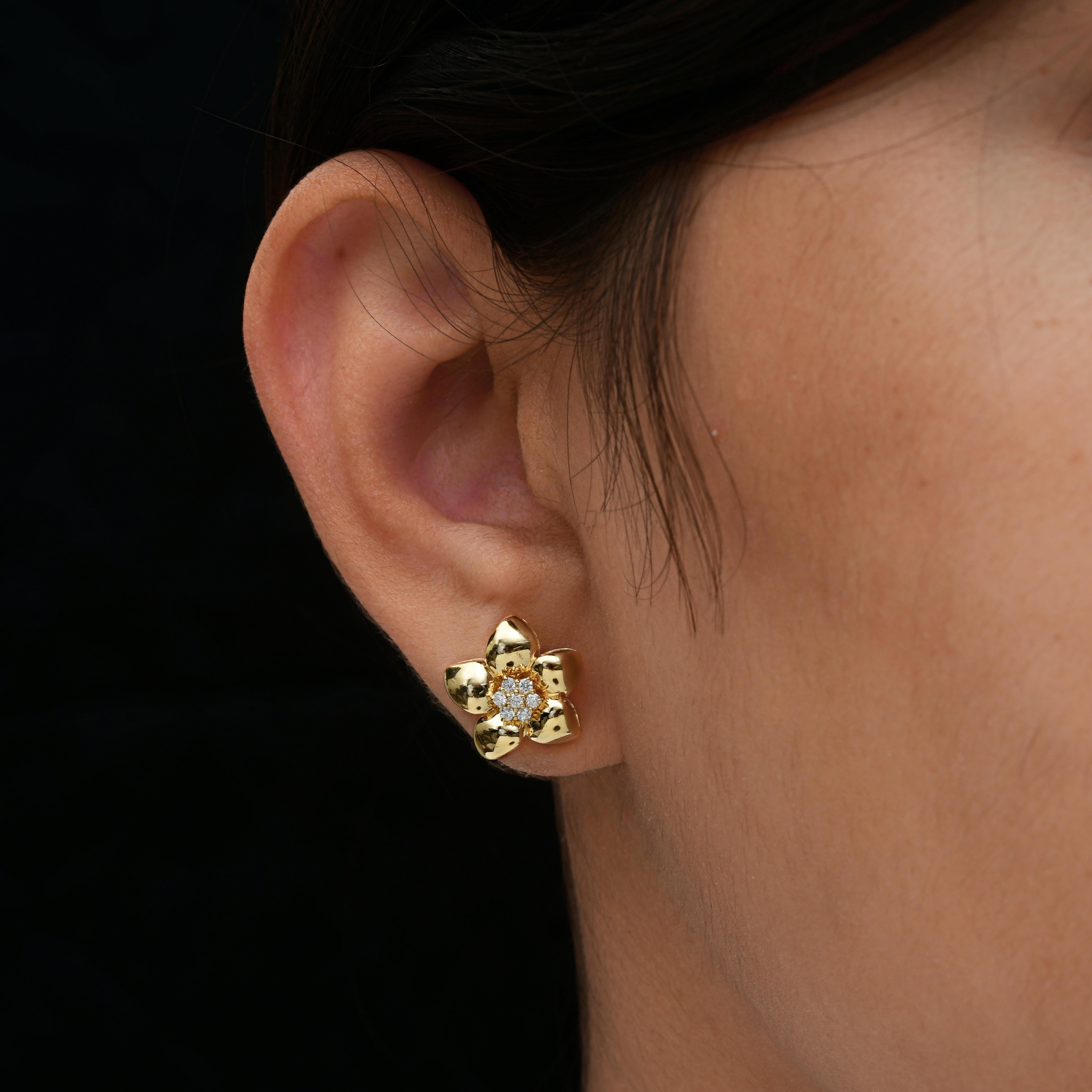 Round Cut Real 0.17 Carat SI Clarity HI Color Diamond Flower Earrings 14 Karat Yellow Gold For Sale