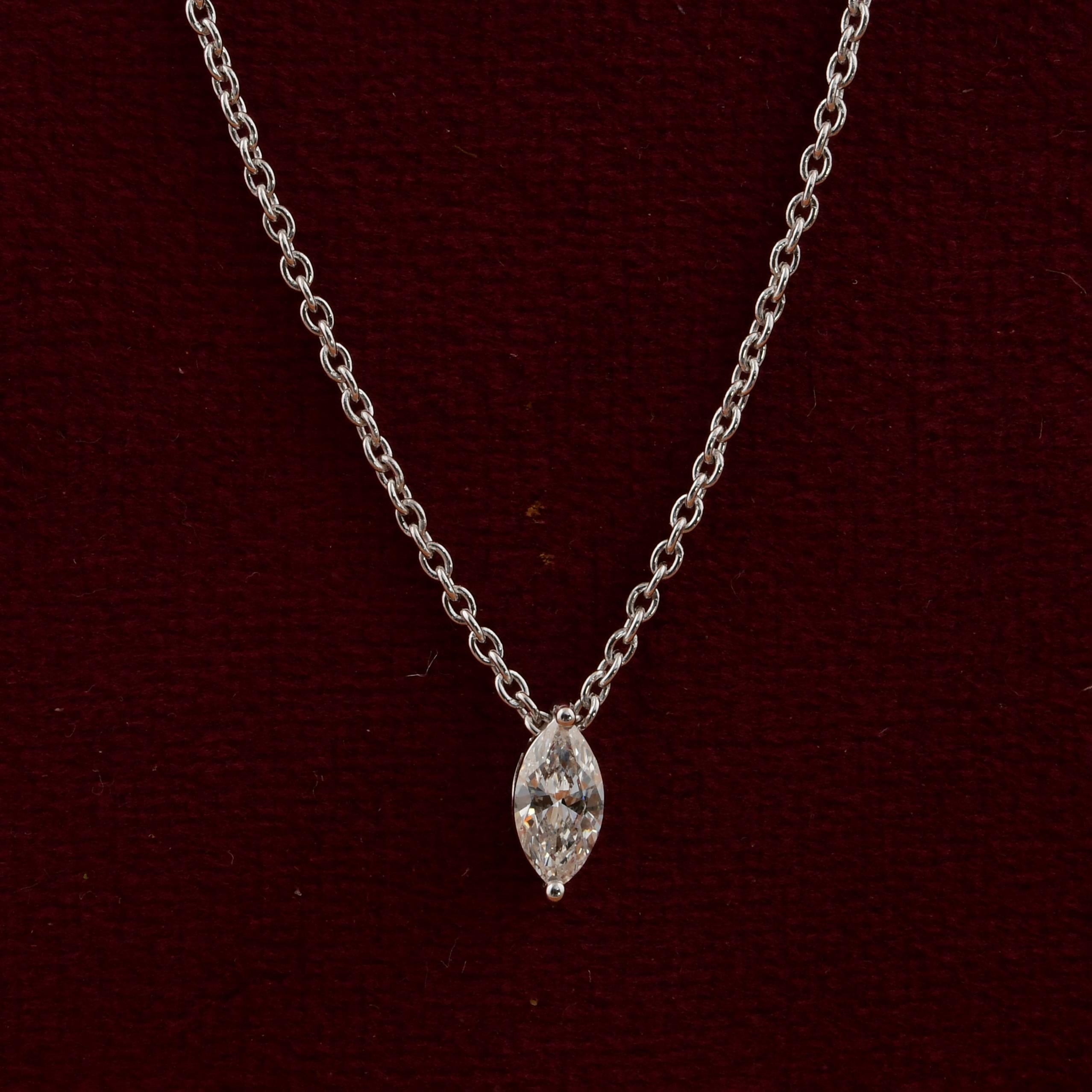 Real 0,4 Karat SI Klarheit HI Farbe Marquise Diamant-Halskette 18 Karat Weißgold (Moderne) im Angebot