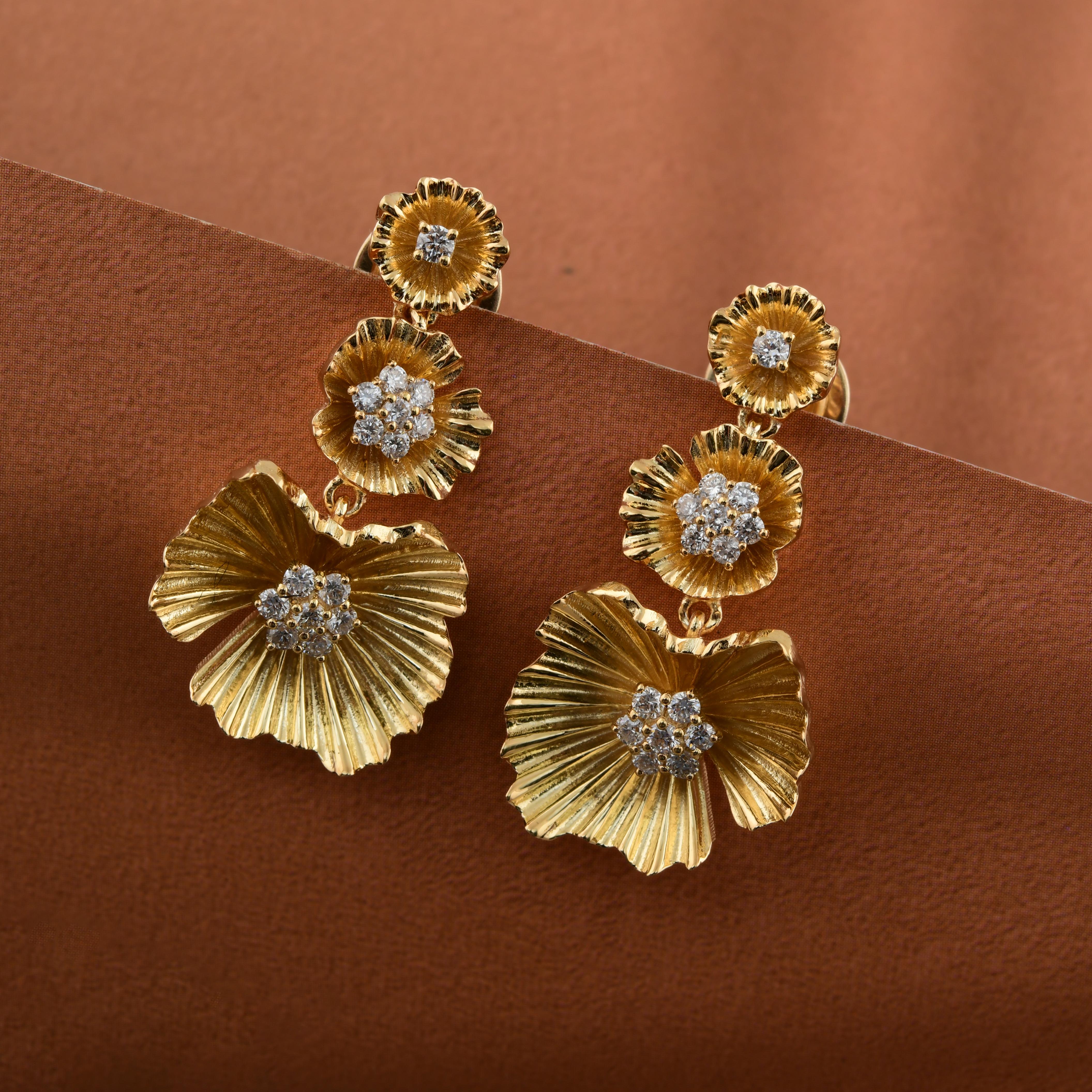 Echte 0,43 Karat SI Reinheit HI Farbe Diamant Blatt Ohrringe 18 Karat Gelbgold im Zustand „Neu“ im Angebot in Diera, Dubai