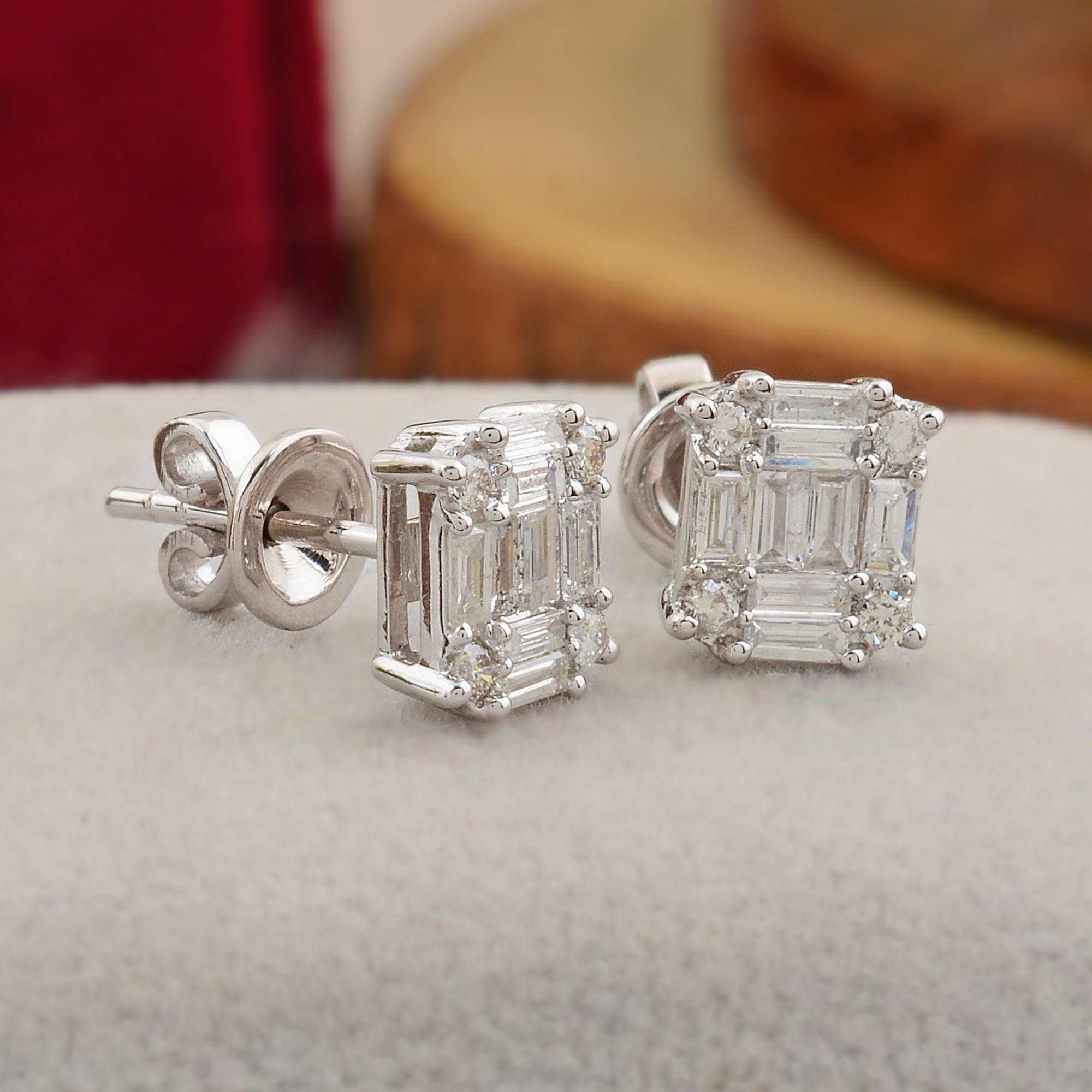 Taille baguette Boucles d'oreilles en or blanc 18 carats avec diamants ronds et baguettes de 0,58 carat SI/HI en vente