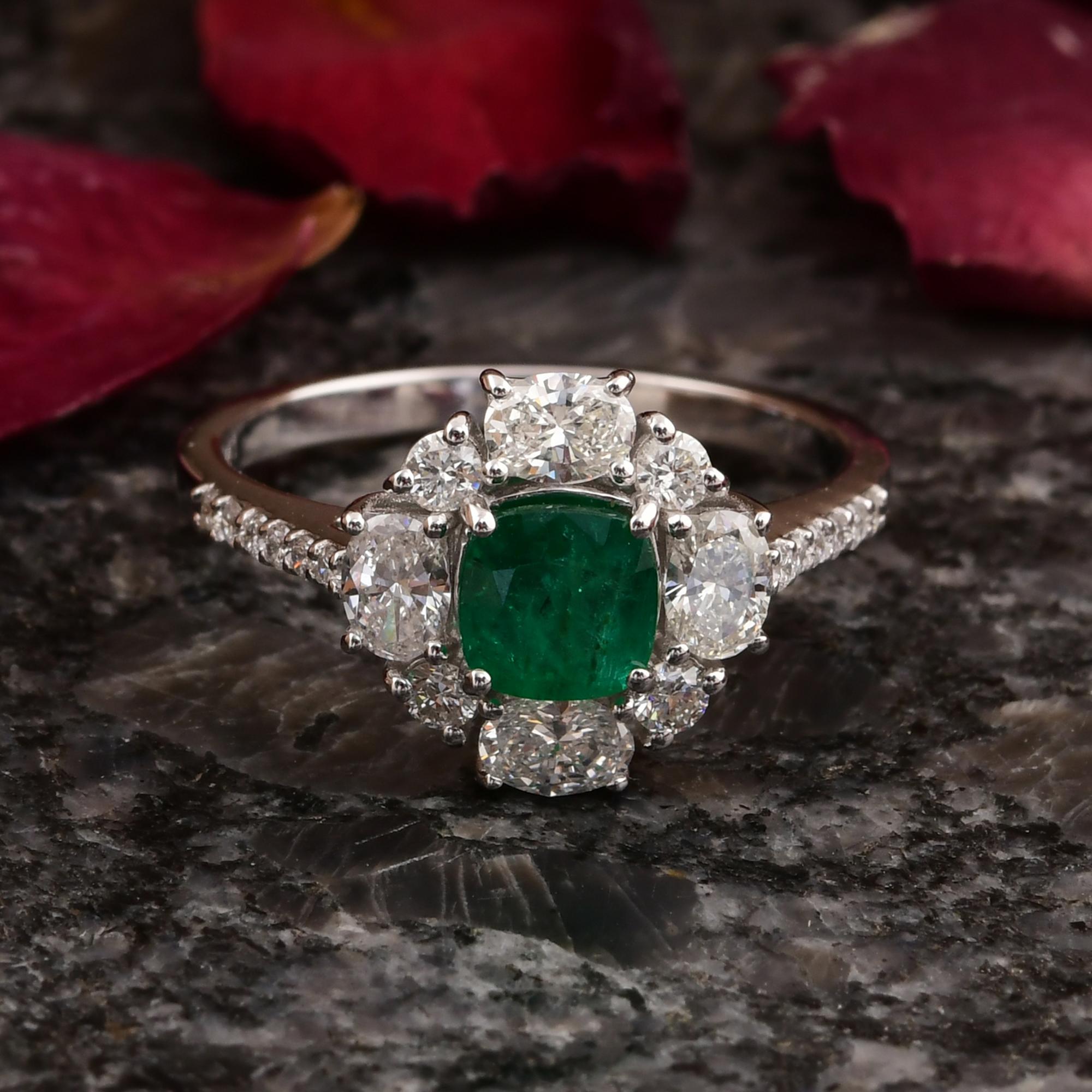 Real 0,62 Karat sambischer Smaragd 0,92 Karat SI/H Diamantring aus 18 Karat Weißgold (Kissenschliff) im Angebot