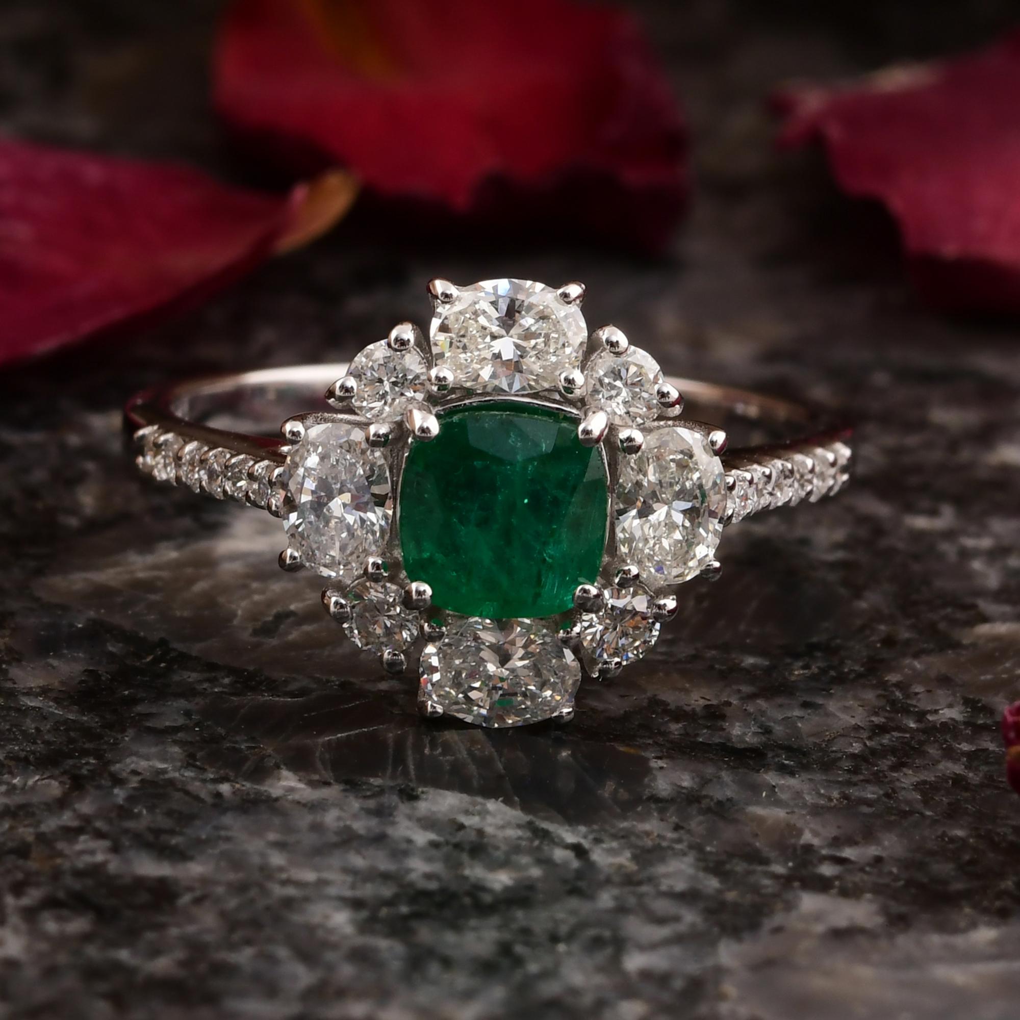 Real 0,62 Karat sambischer Smaragd 0,92 Karat SI/H Diamantring aus 18 Karat Weißgold im Zustand „Neu“ im Angebot in Diera, Dubai