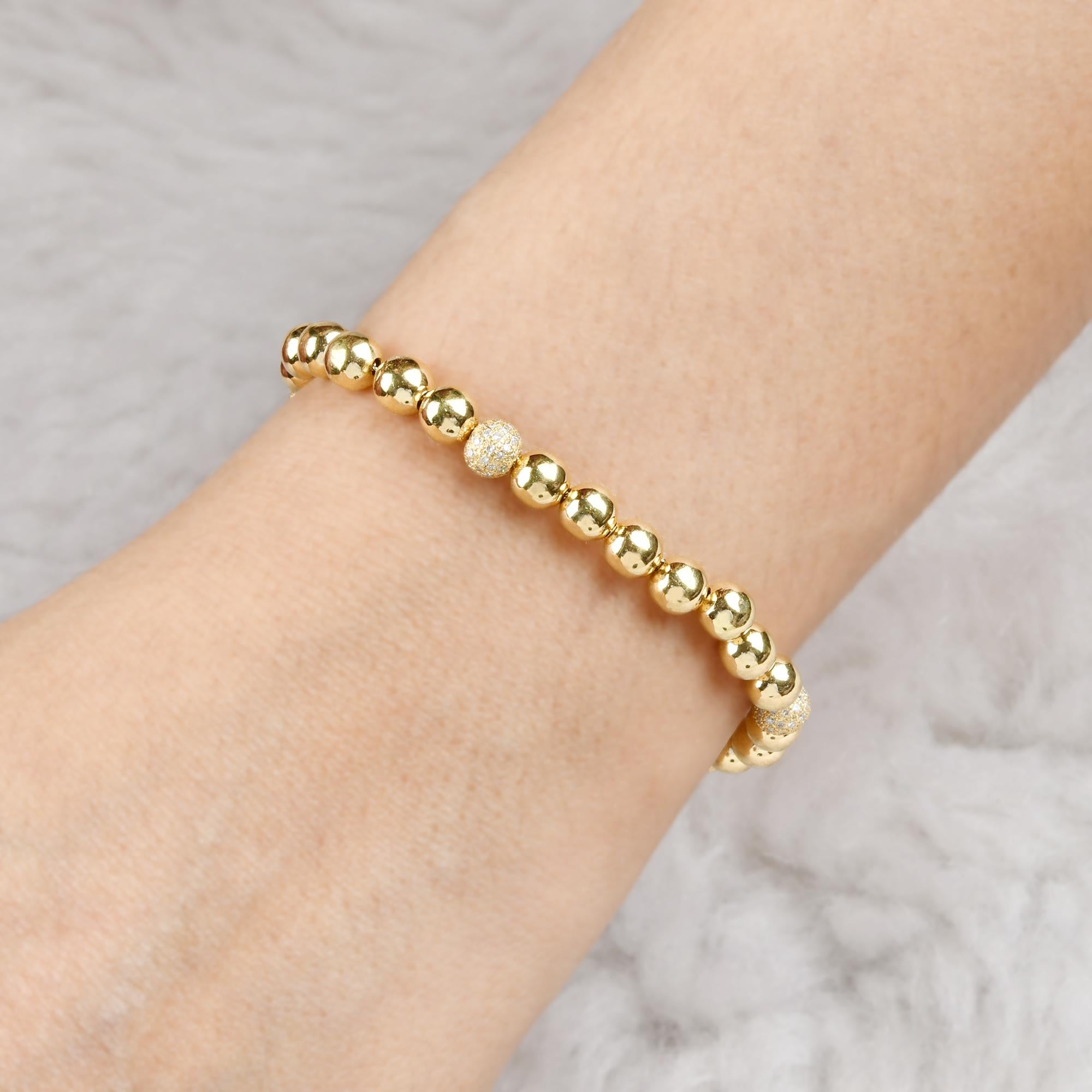 Artikel-Code:- SBBR-4001A
Bruttogewicht :- 13.93 gm
22k Gelbgold Gewicht :- 13.79 gm
Natürlicher Diamant Gewicht :- 0.70 Ct. ( DURCHSCHNITTLICHE DIAMANT-REINHEIT SI1-SI2 & FARBE H-I )
Armband Größe :- 7 Zoll

✦
