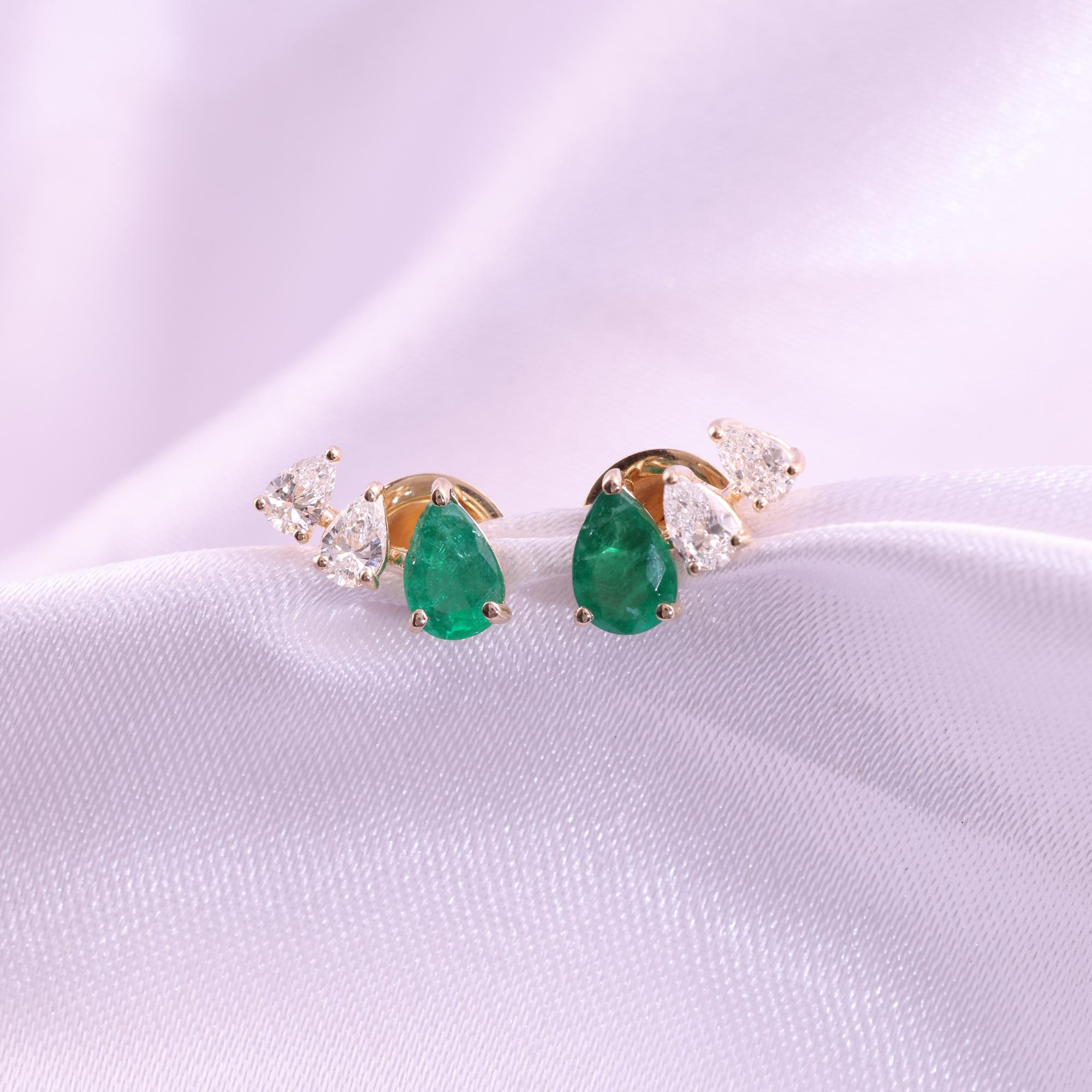 Boucles d'oreilles en or jaune 9 carats véritable émeraude zambienne de 0,74 carat et diamant de 0,36 carat Neuf - En vente à Diera, Dubai