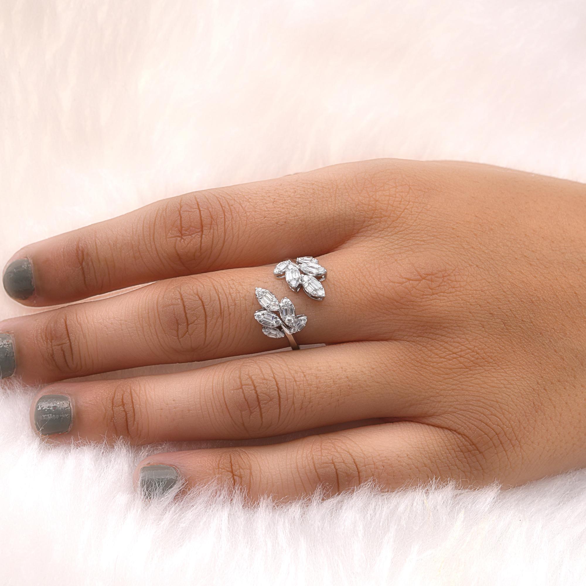 Real 0.75 Carat SI/H Baguette Diamond Leaf Earrings 18 Karat White Gold Jewelry In New Condition For Sale In Diera, Dubai
