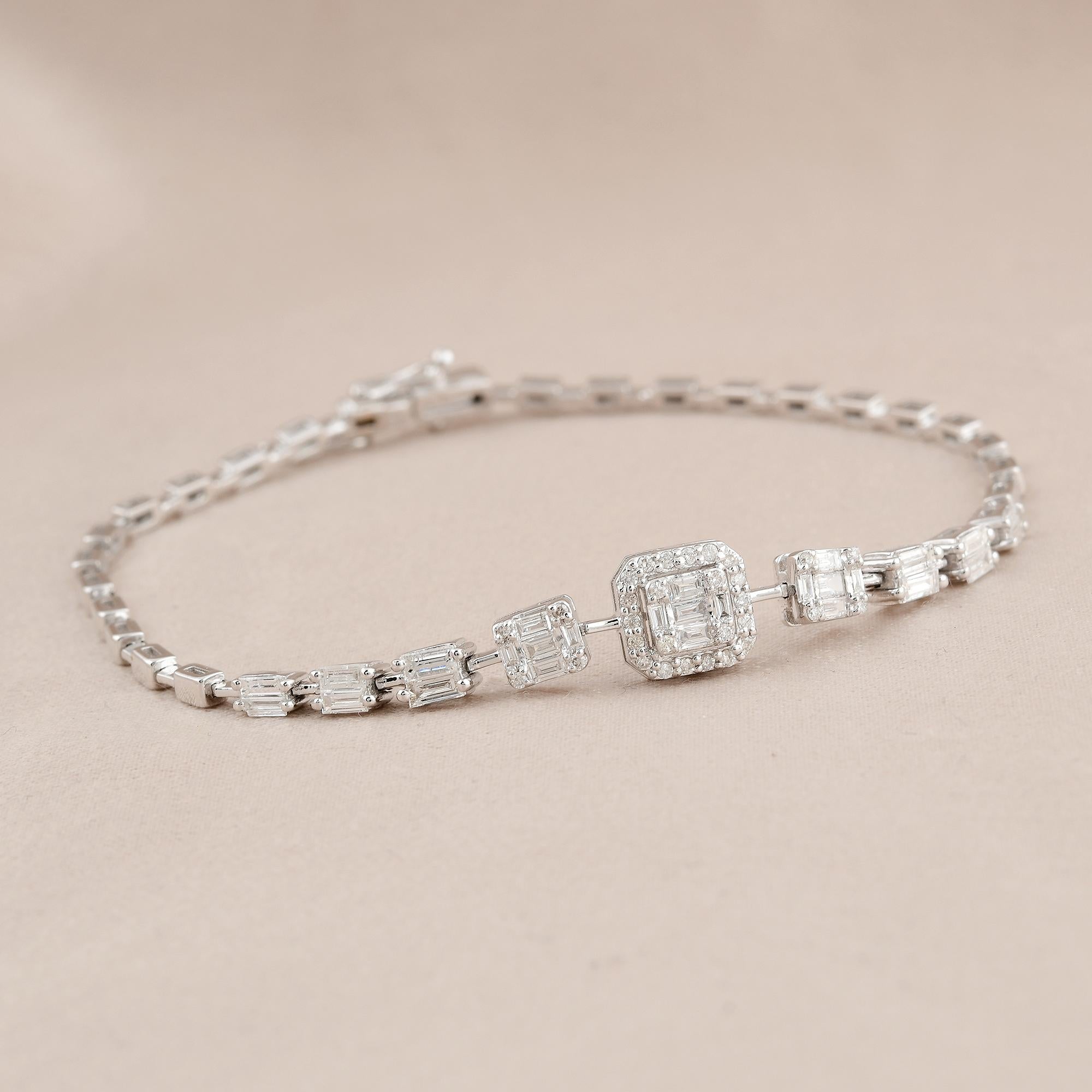 Taglio baguette Vero 0,76 carati SI/HI Bracciale con diamanti tondi baguette in oro bianco 18 carati in vendita