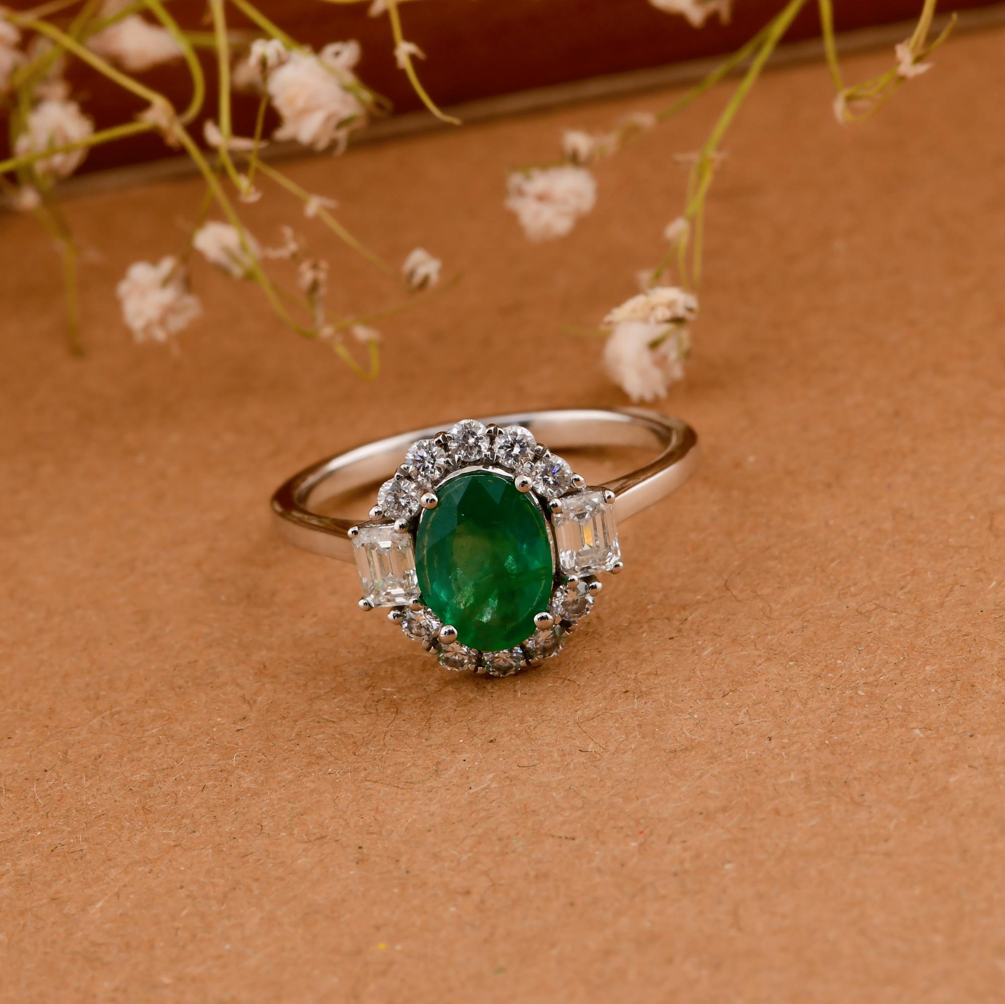 Dieser exquisite Ring ist aus 14-karätigem Gold gegossen und mit einem sambischen Smaragd von 0,76 Karat und funkelnden Diamanten von 0,44 Karat besetzt.

Der Ring hat die Größe 7 US und kann auf Anfrage größer oder kleiner gemacht werden. FOLLOW
