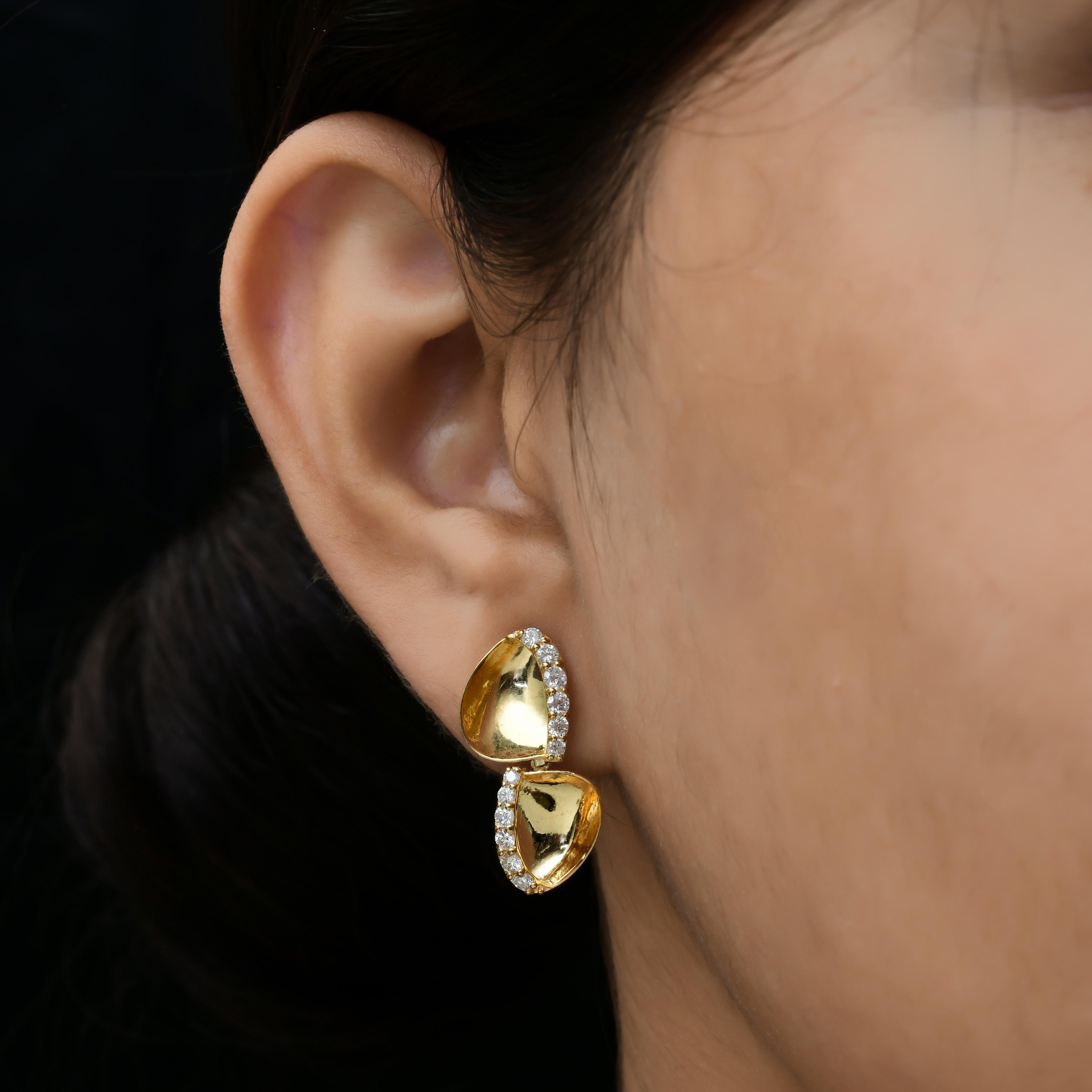 Women's Real 0.77 Carat SI Clarity HI Color Diamond Dangle Earrings 18 Karat Yellow Gold For Sale