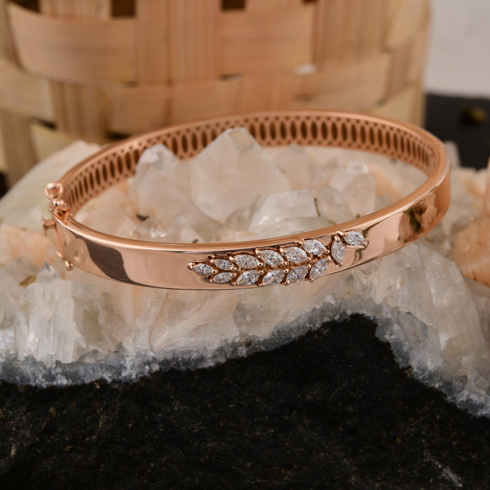 Real 0.8 Carat SI/H Marquise Brilliant Cut Diamond Bangle Bracelet en or rose 18k Neuf - En vente à Diera, Dubai