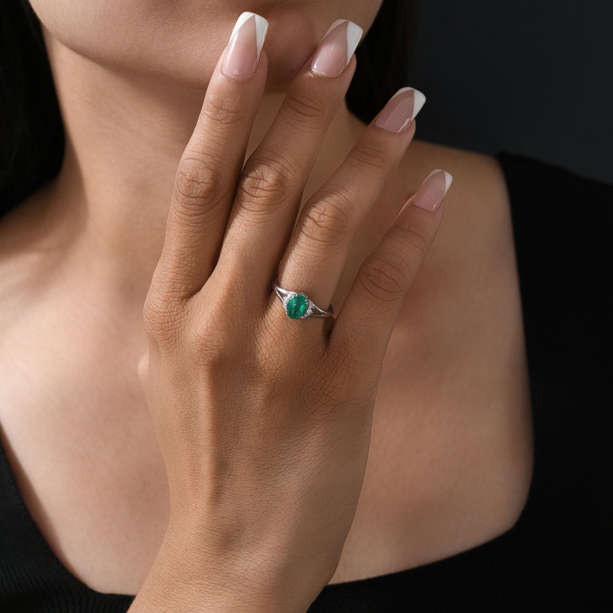 Im Angebot: Echter 0,86 Karat sambischer Smaragd 0,06 Karat SI/H Diamantring 9 Karat Weißgold () 2