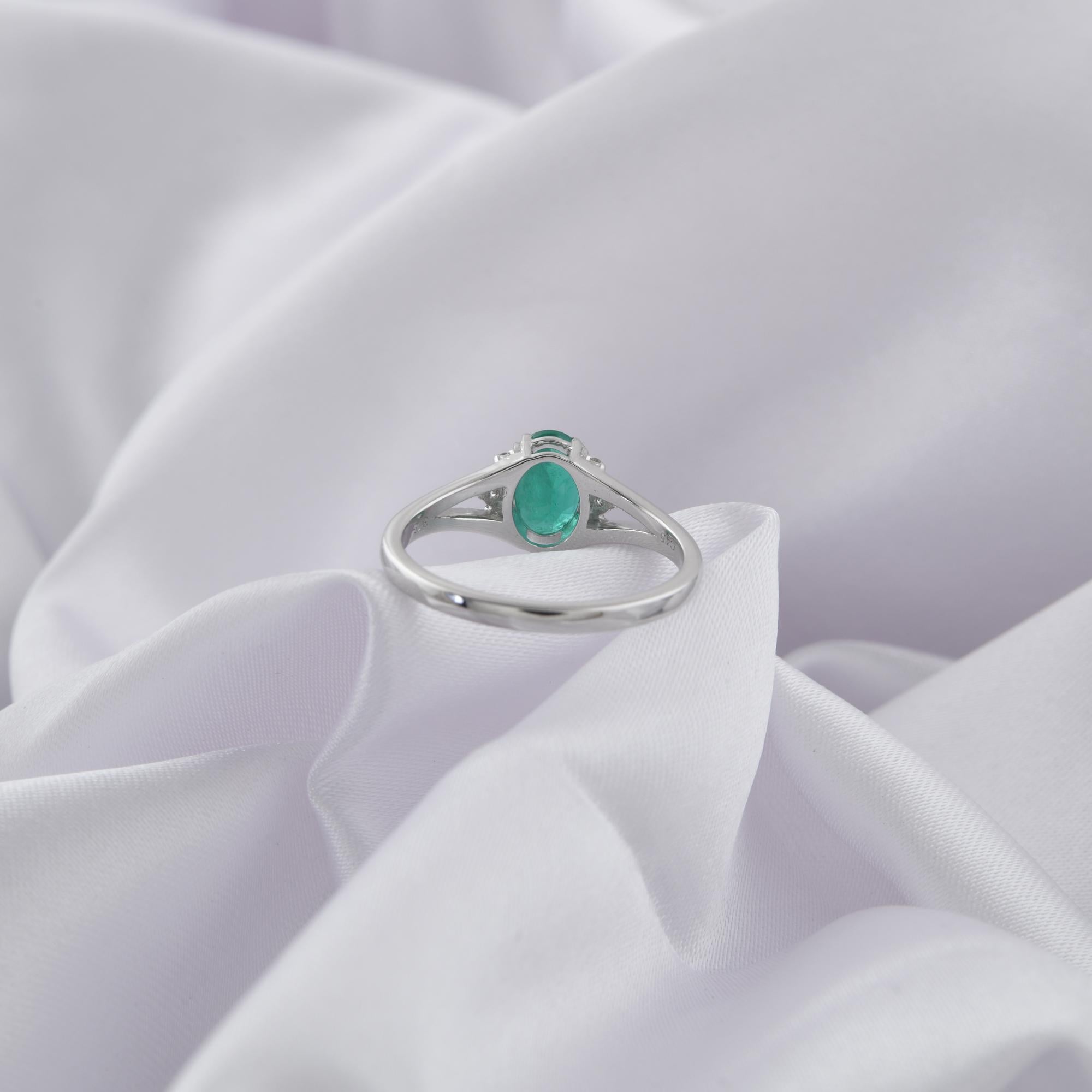 Im Angebot: Echter 0,86 Karat sambischer Smaragd 0,06 Karat SI/H Diamantring 9 Karat Weißgold () 4