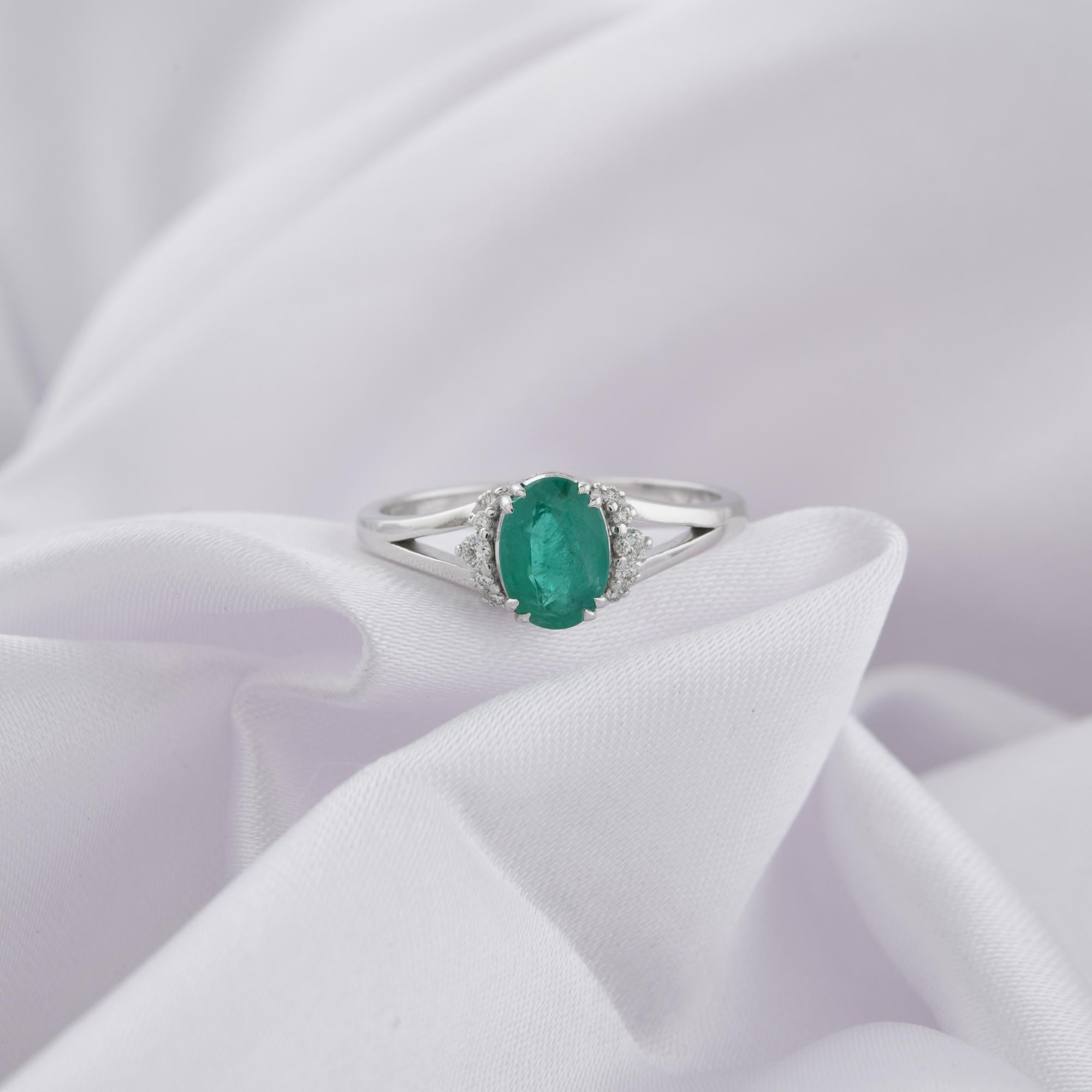 Im Angebot: Echter 0,86 Karat sambischer Smaragd 0,06 Karat SI/H Diamantring 9 Karat Weißgold () 6