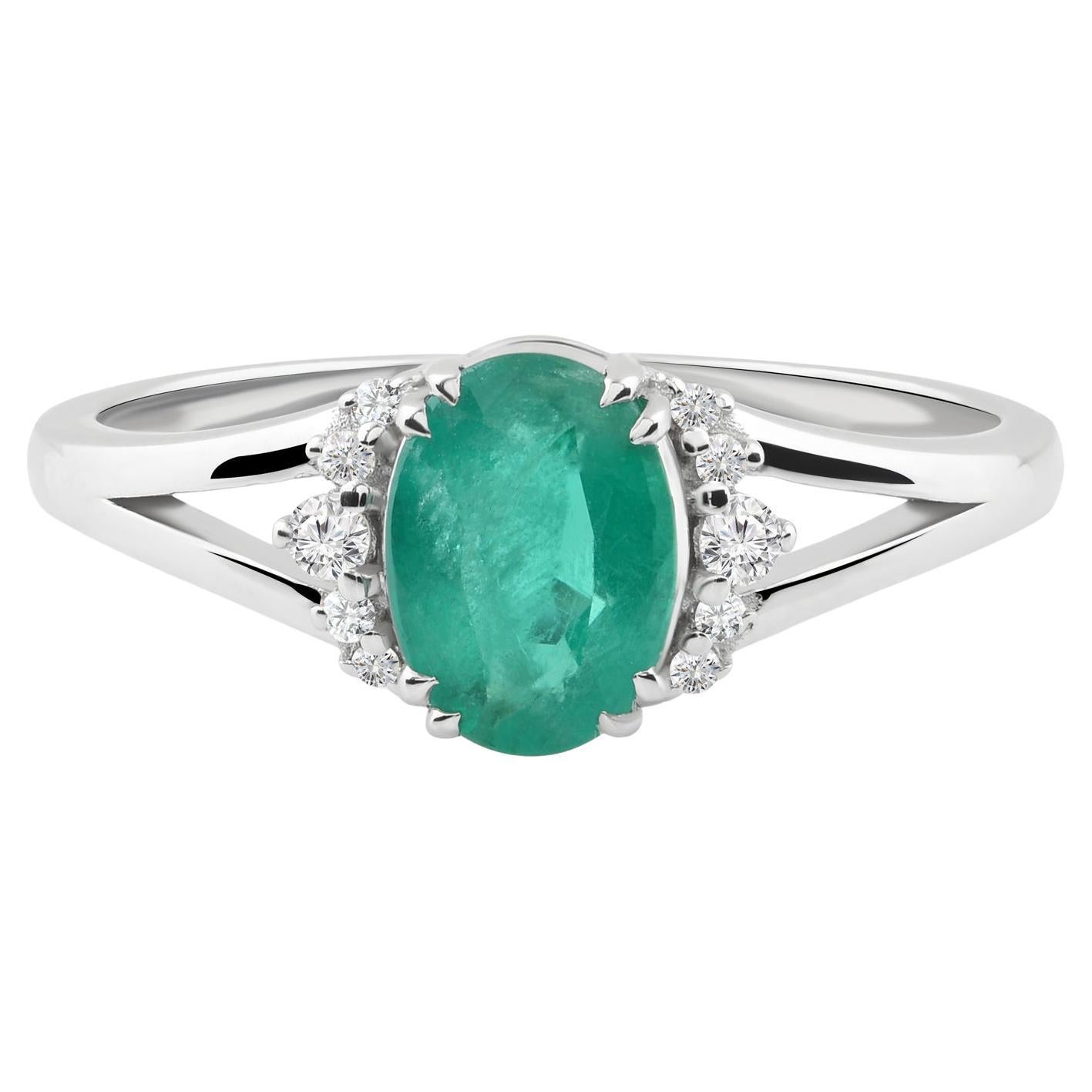 Real 0.86 Carat Zambian Emerald 0.06 Carat SI/H Diamond Ring 9 Karat White Gold