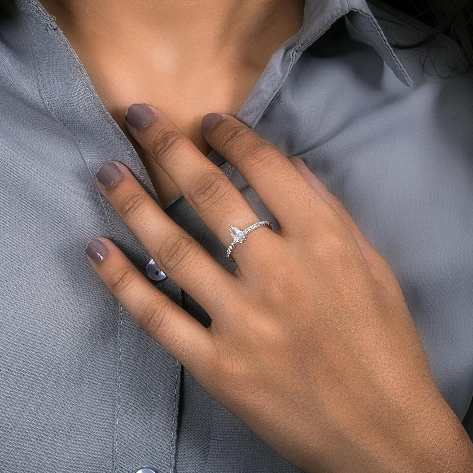 Taille poire Real 0.87 Carat SI/H Pear Round Brilliant Cut Diamond Ring 14 Karat White Gold en vente