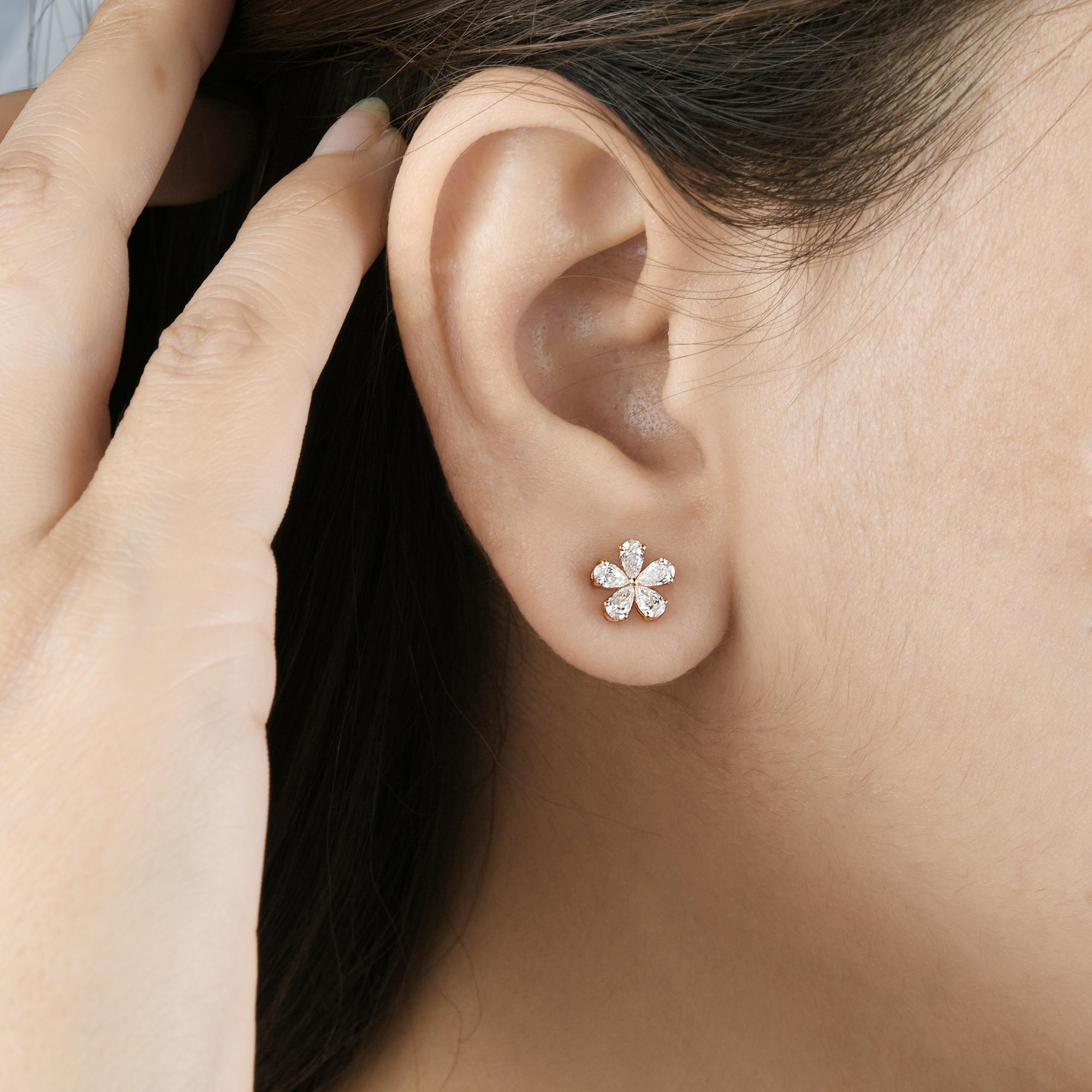 Pear Cut Real 0.88 Carat SI/HI Pear Shape Diamond Flower Stud Earrings 18 Karat Rose Gold For Sale