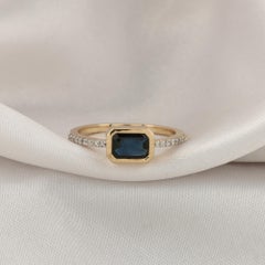 Real 0.90 Carat Blue Sapphire 0.12 Carat SI/H Diamond Ring 14 Karat Yellow Gold