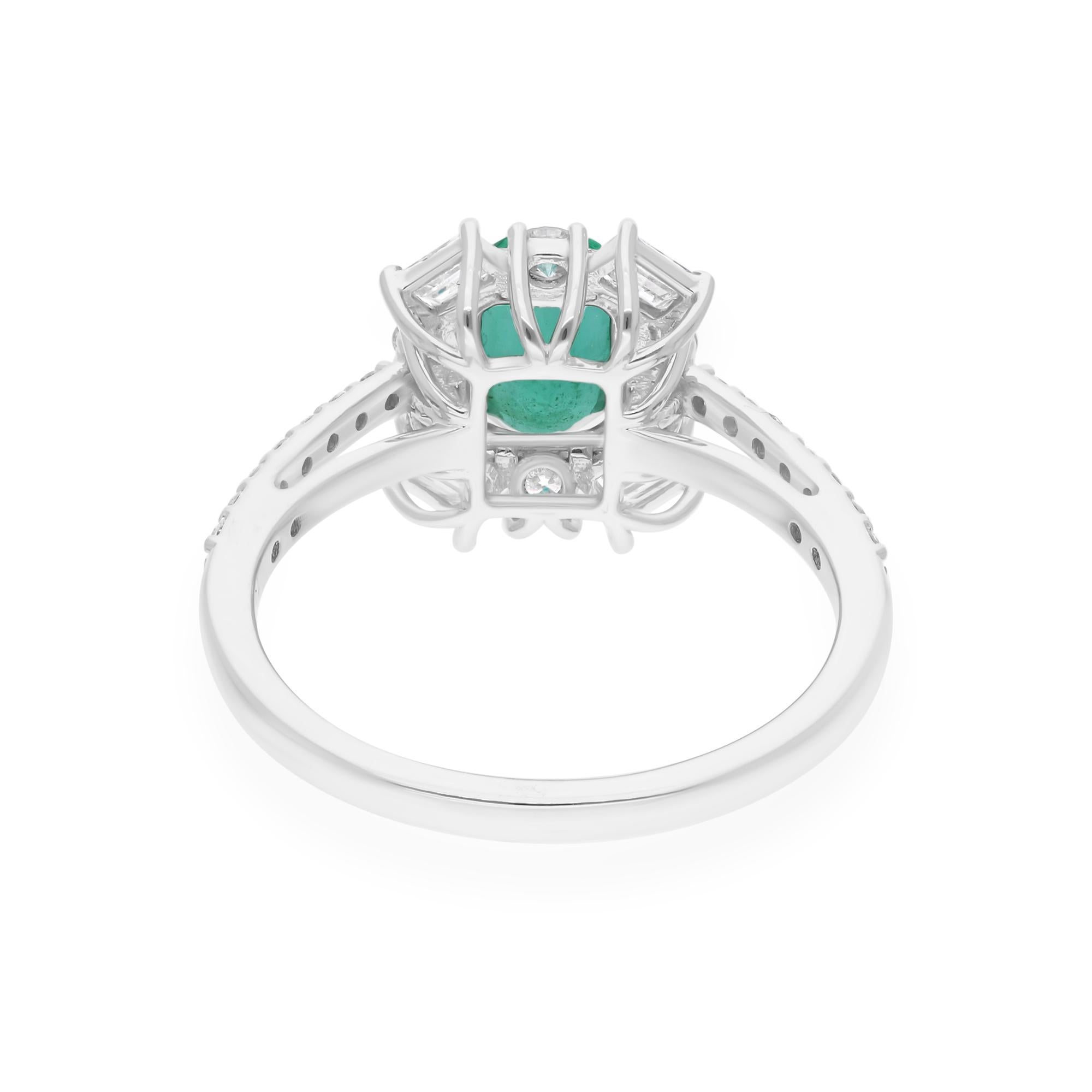 Dieser exquisite Ring ist aus 18-karätigem Gold gegossen und mit einem sambischen Smaragd von 0,90 Karat und funkelnden Diamanten von 0,68 Karat besetzt.

FOLLOW SPECTRUM JEWELS Storefront, um die neueste Collection'S und exklusive Stücke zu sehen.