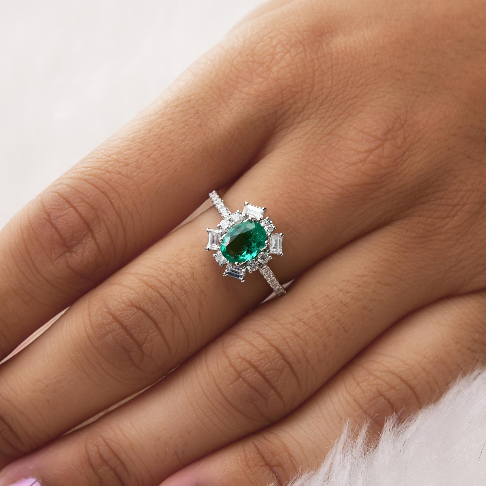 Echter 0,90 Karat ovaler sambischer Smaragd 0,68 Karat SI/H Diamant 18 Karat Weißgold im Zustand „Neu“ im Angebot in Diera, Dubai