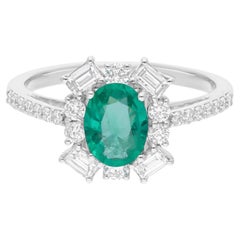 Smeraldo ovale reale dello Zambia da 0,90 carati e diamante SI/H da 0,68 carati in oro bianco 18 carati