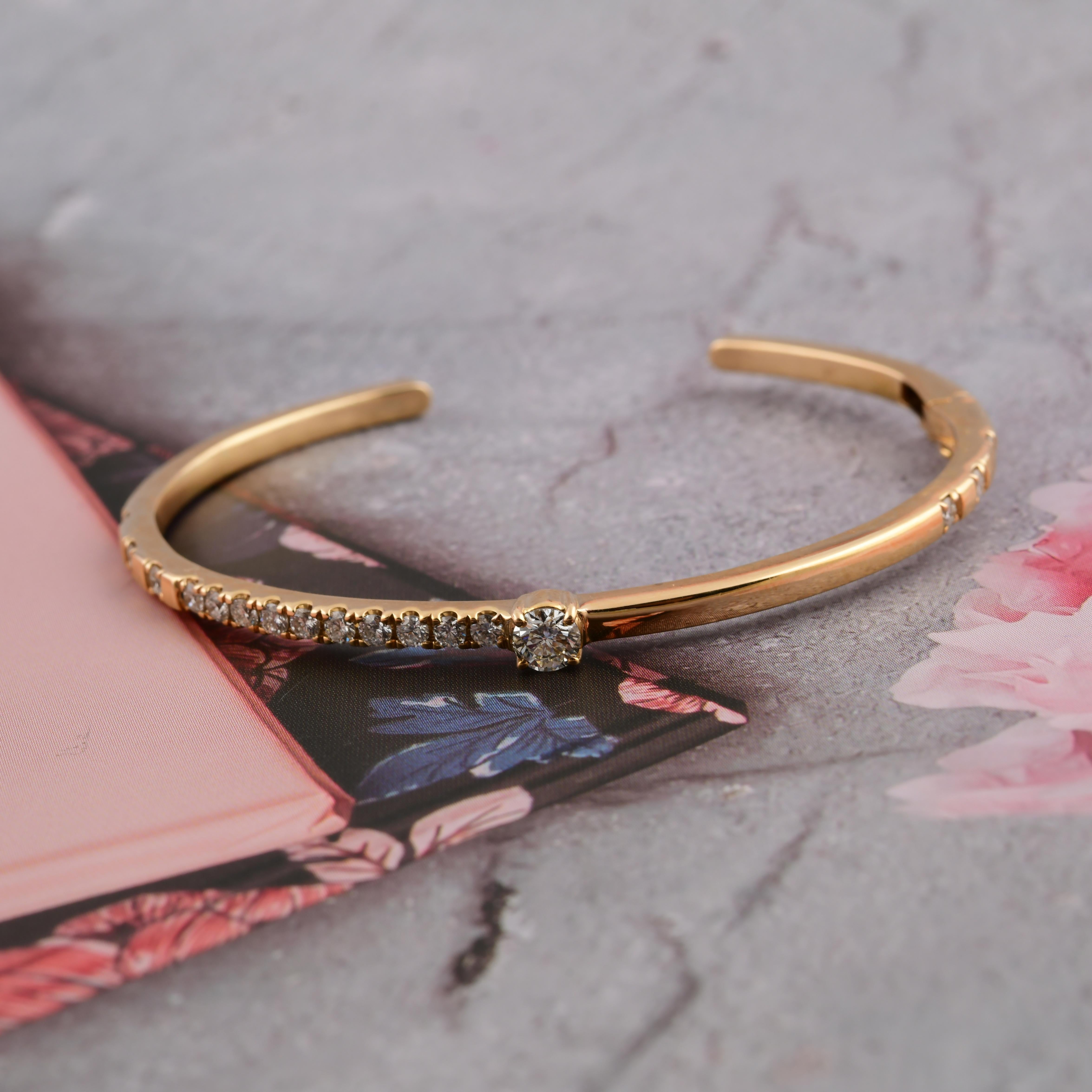 Real 1.03 Carat SI/H Diamond Cuff Bangle Bracelet 18 Karat Yellow Gold Jewelry In New Condition For Sale In Diera, Dubai