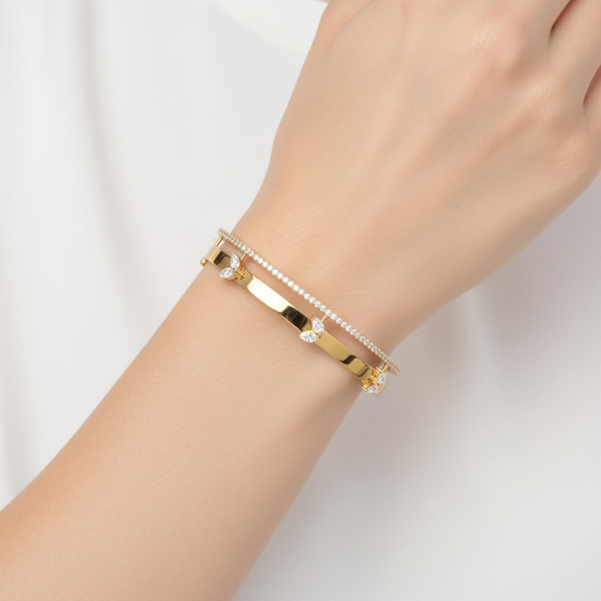La monture en or jaune 14 carats sert de toile de fond parfaite, rehaussant la beauté des diamants par son éclat chaleureux et sa finition luxueuse. Les maillons fabriqués par des experts garantissent un ajustement confortable et un port sans