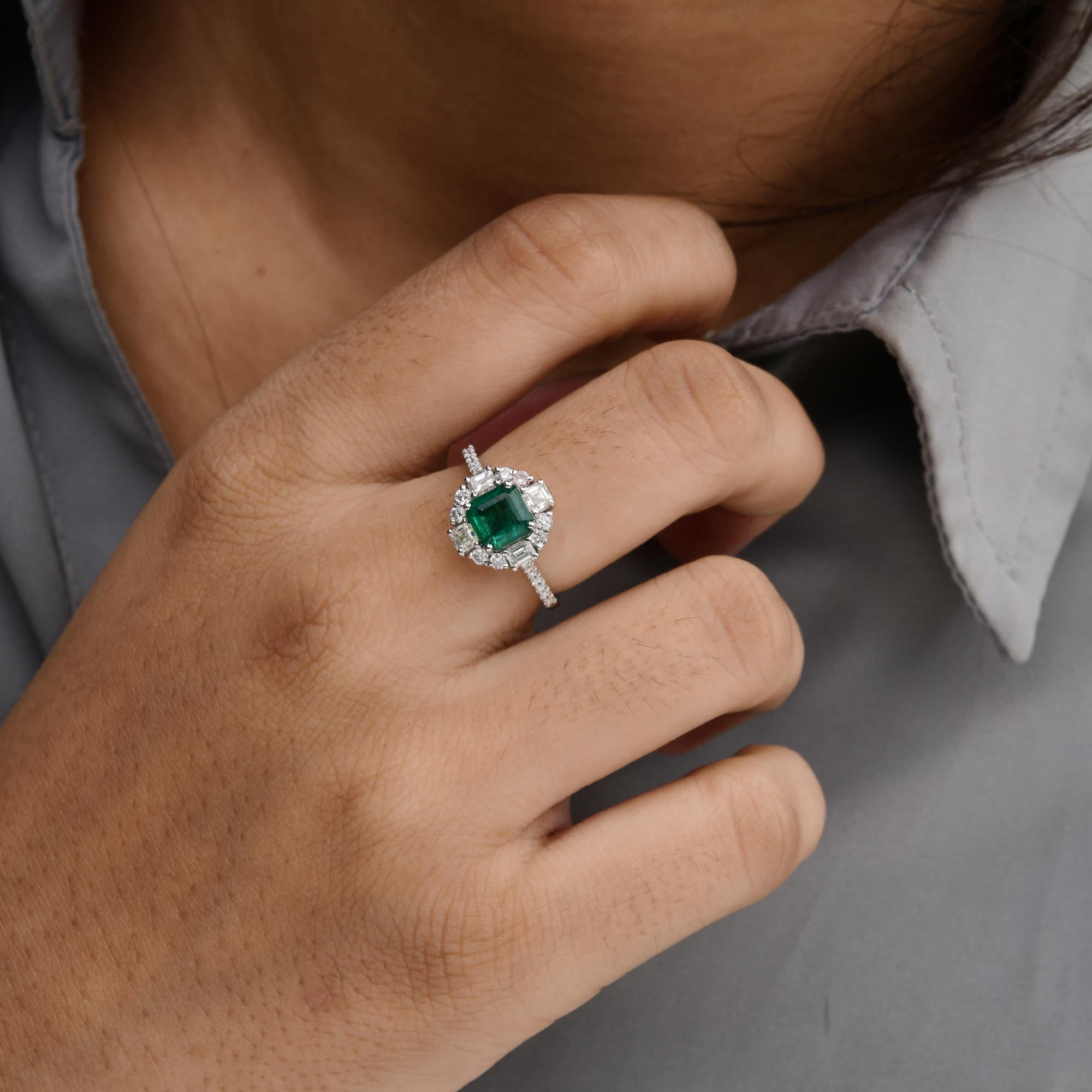 Women's Real 1.05 Carat Zambian Emerald 0.82 Carat SI/H Diamond Ring 14 Karat White Gold For Sale