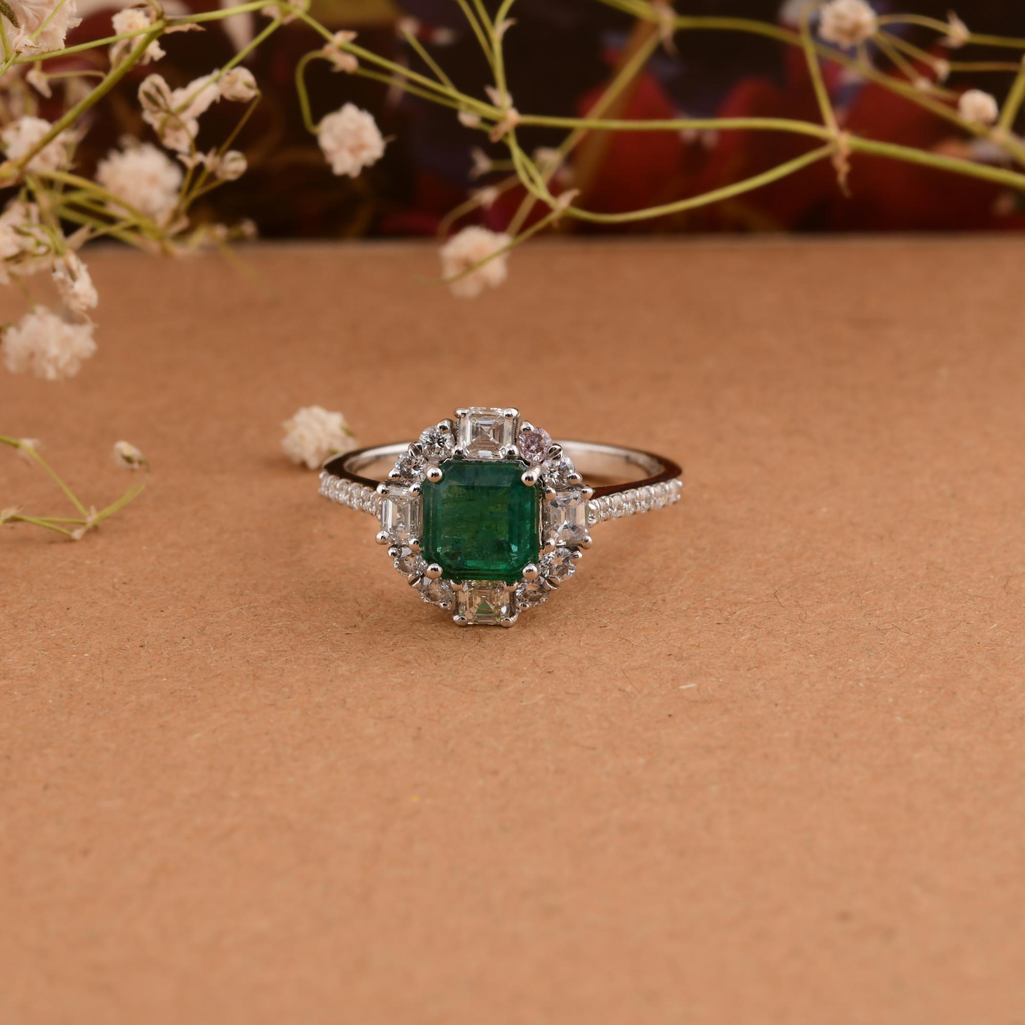 Real 1.05 Carat Zambian Emerald 0.82 Carat SI/H Diamond Ring 14 Karat White Gold For Sale 1