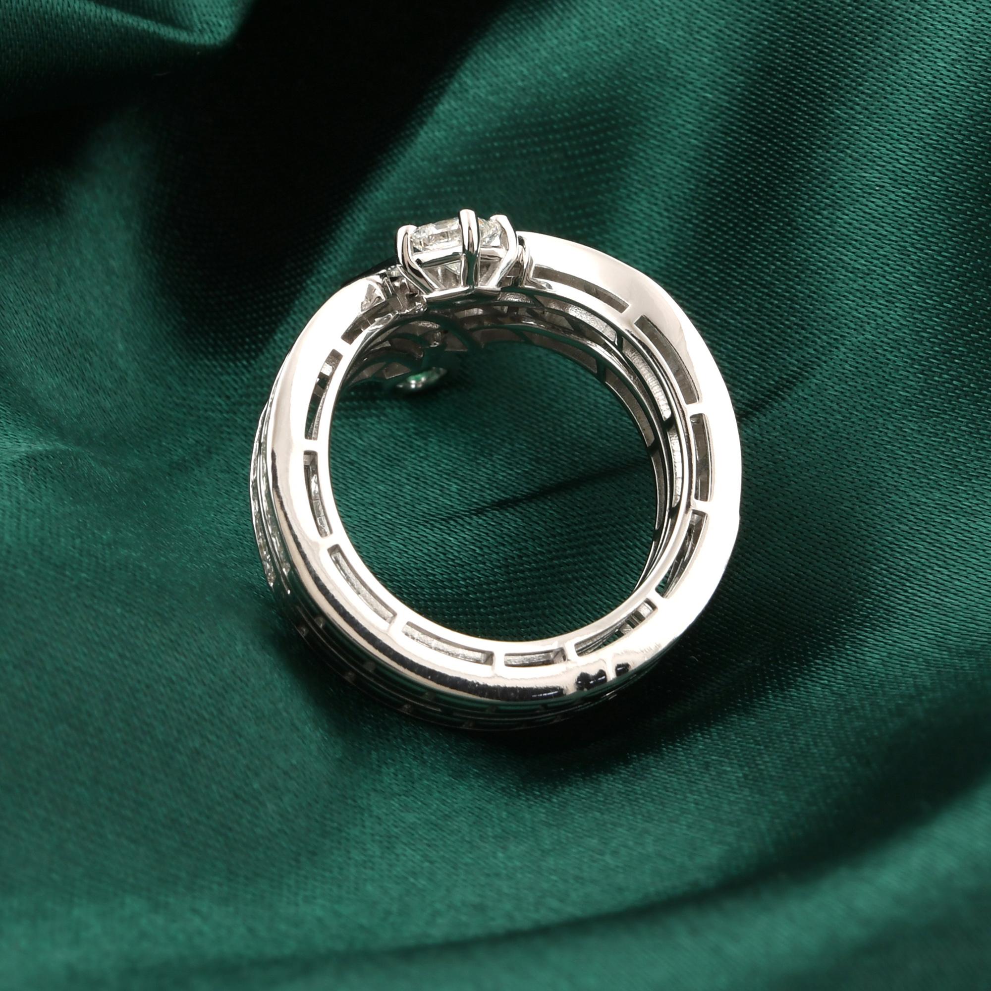 in vendita:  Real 1.05 Carat Zambian Emerald 1.61 Carat SI/H Diamond Ring 18 Karat White Gold 4