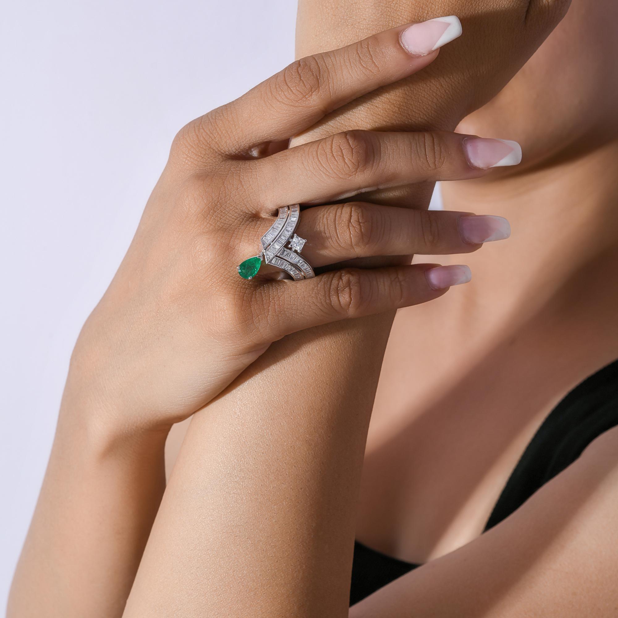 in vendita:  Real 1.05 Carat Zambian Emerald 1.61 Carat SI/H Diamond Ring 18 Karat White Gold 6