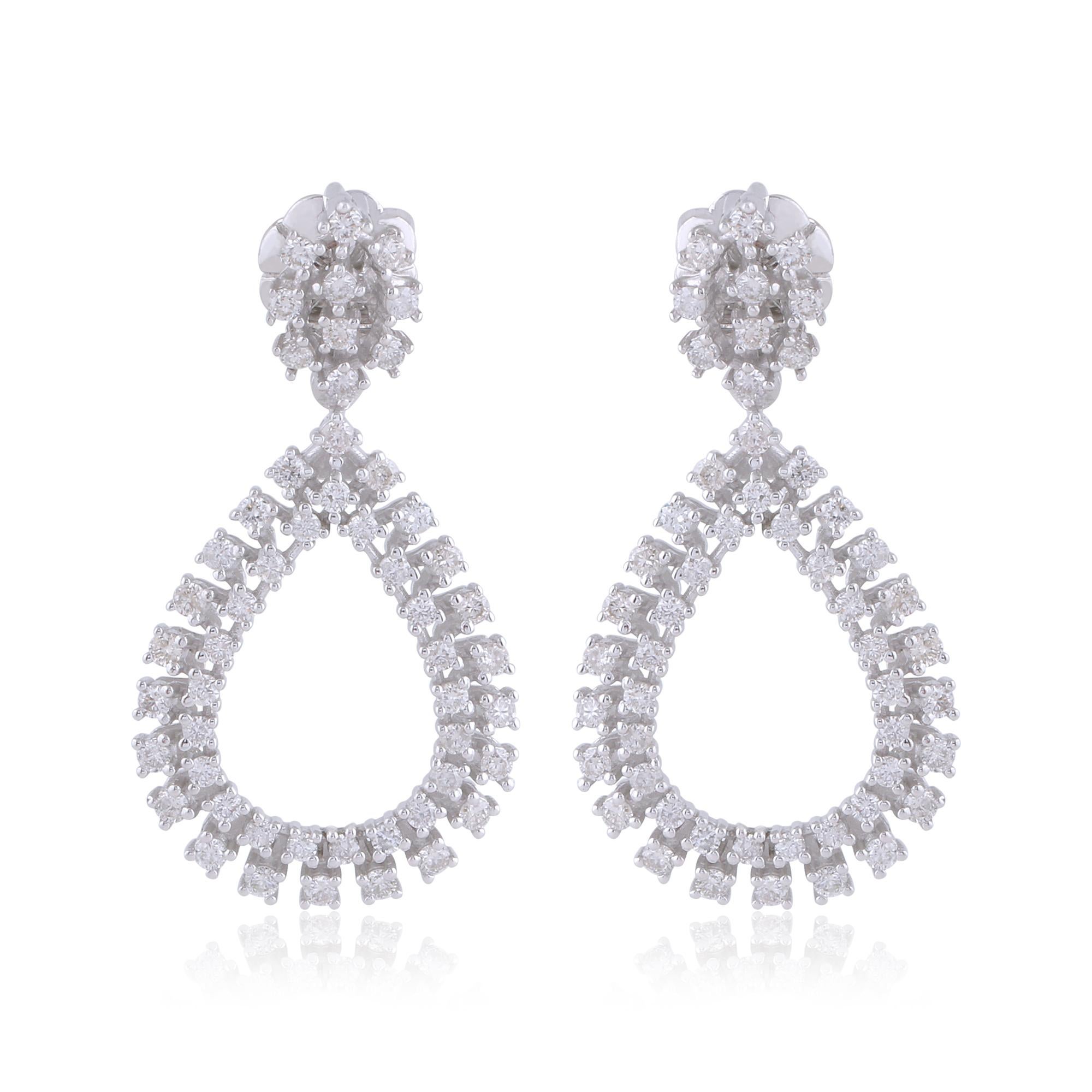 Fundidos en oro de 14 quilates, estos exquisitos pendientes están engastados con 1,10 quilates de brillantes diamantes.

SIGUE LA TIENDA DE SPECTRUM JEWELS para ver la última colección y piezas exclusivas. Spectrum Jewels se enorgullece de ser uno