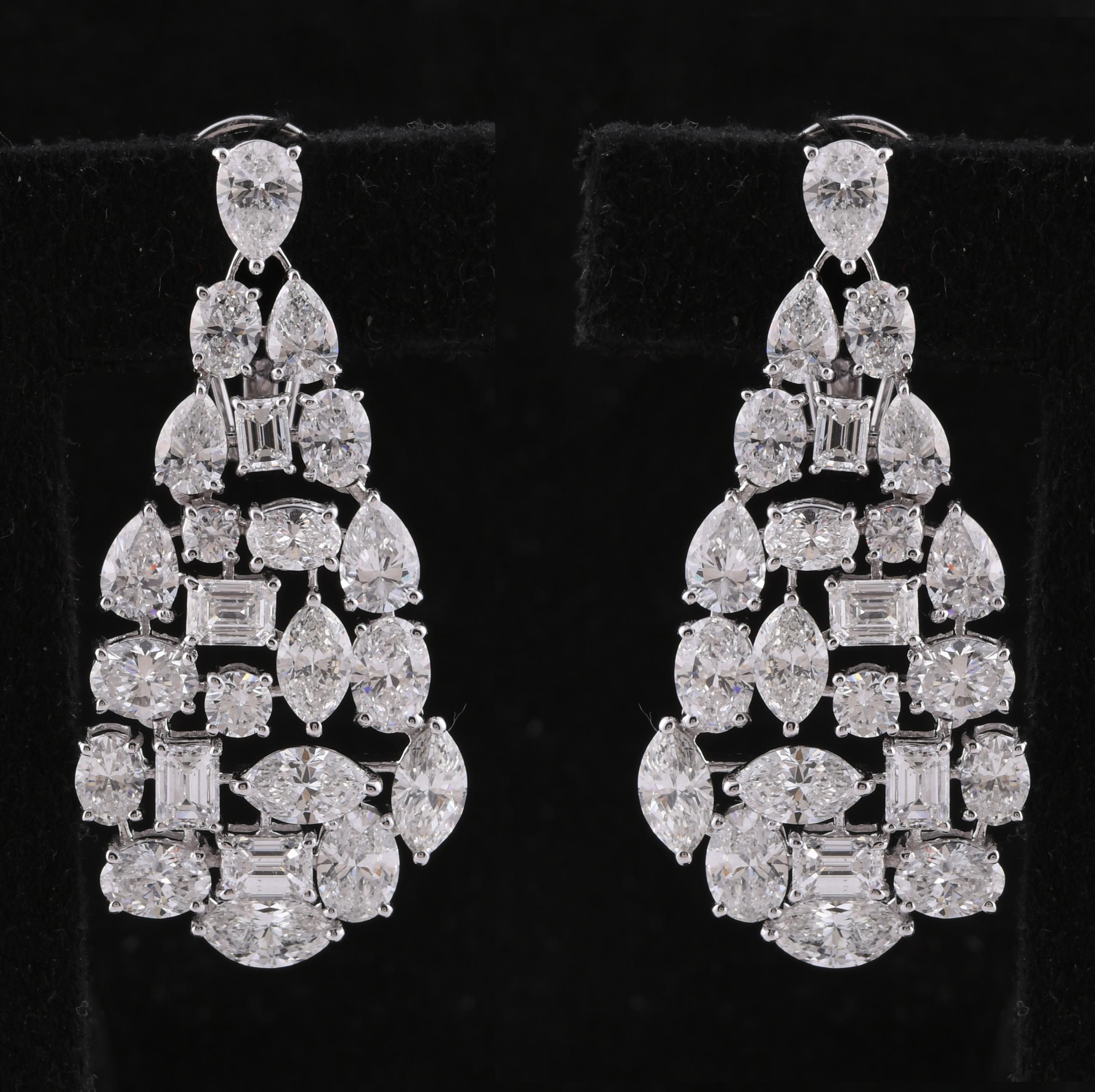 Diese exquisiten Ohrringe sind aus 18-karätigem Gold gegossen und mit 11,23 Karat funkelnden Diamanten besetzt.

FOLLOW SPECTRUM JEWELS Storefront, um die neueste Collection'S und exklusive Stücke zu sehen. Spectrum Jewels ist stolz darauf, ein Top