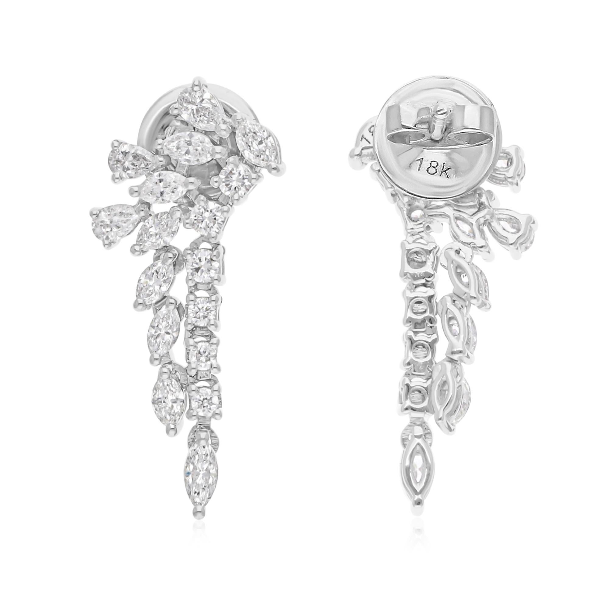 Fundidos en oro de 18 quilates, estos exquisitos pendientes están engastados con 1,17 quilates de brillantes diamantes.

El anillo es de la talla 7 US y puede cambiarse de talla a una mayor o menor si se solicita. SIGUE LA TIENDA DE SPECTRUM JEWELS