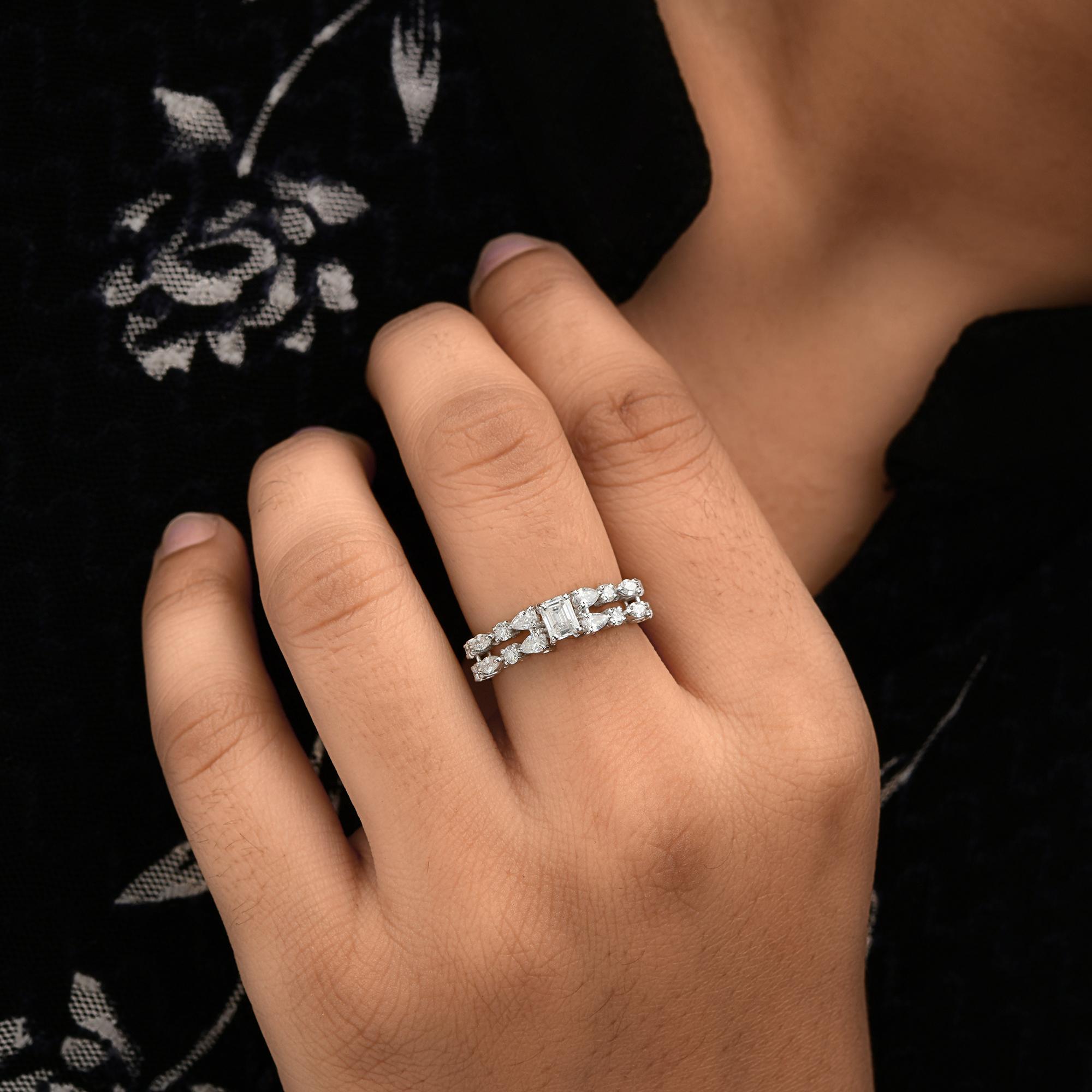 Anillo de diamantes esmeralda talla pera brillante de 1,17 quilates SI/H de oro blanco de 18 quilates en Nuevo estado para la venta en Diera, Dubai