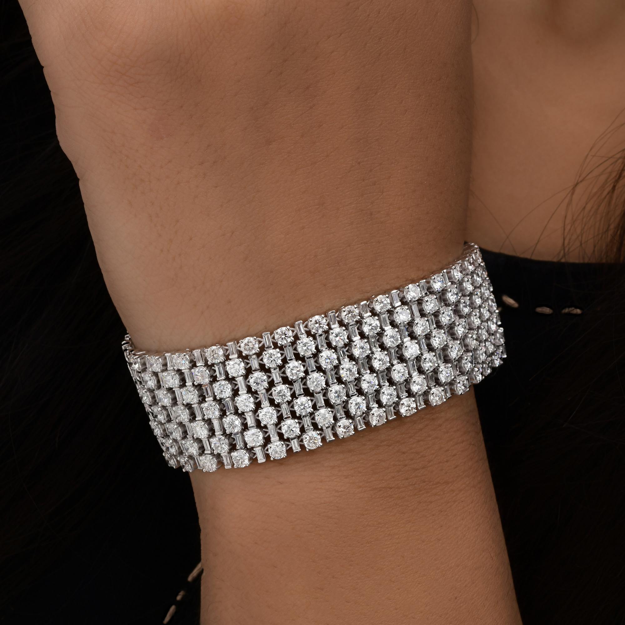 Real 12.05 Carat SI/H Round Brilliant Cut Diamond Bracelet 18 Karat White Gold In New Condition For Sale In Diera, Dubai