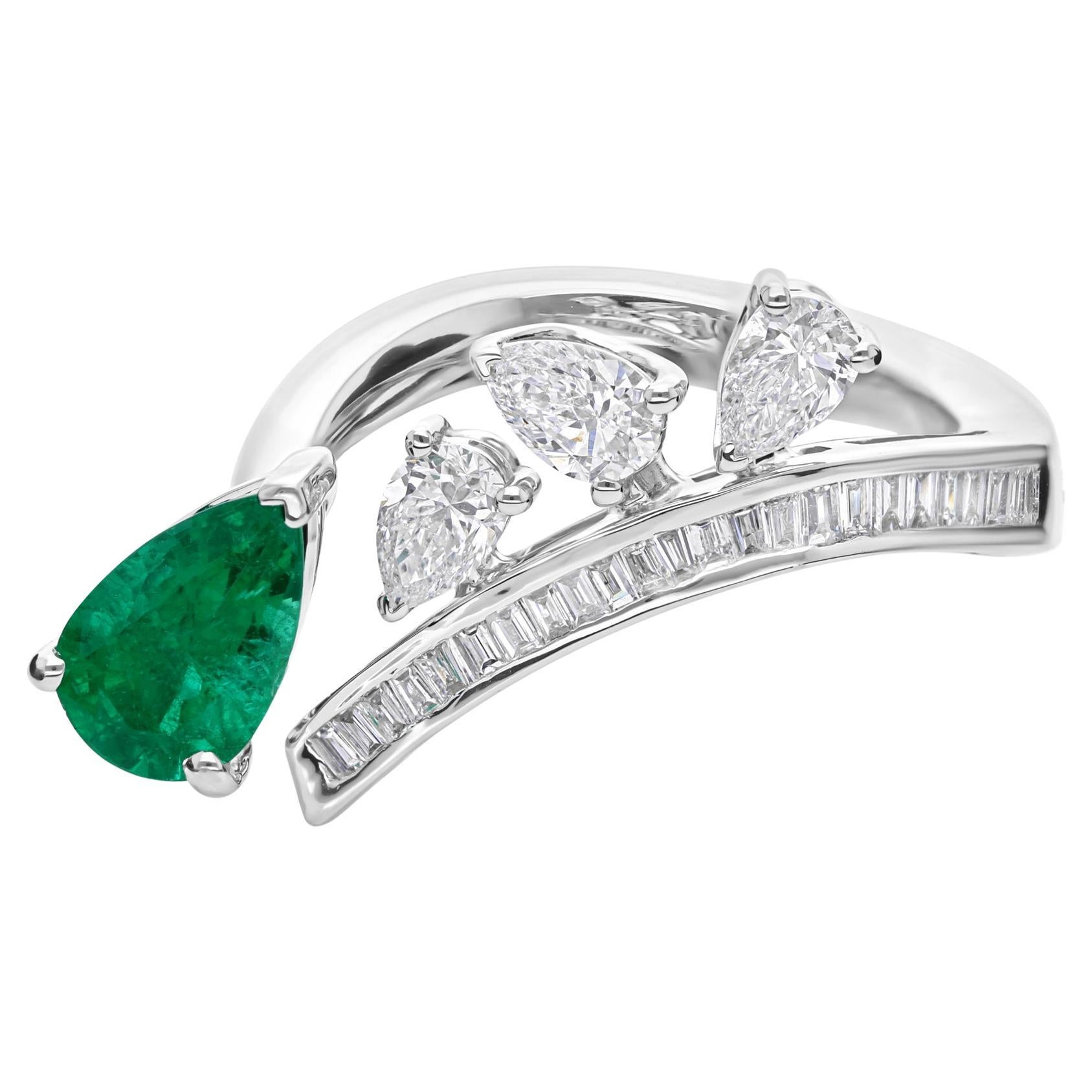 Bague ouverte en or blanc 18 carats, sertie d'une émeraude de Zambie de 1,22 carat et de diamants