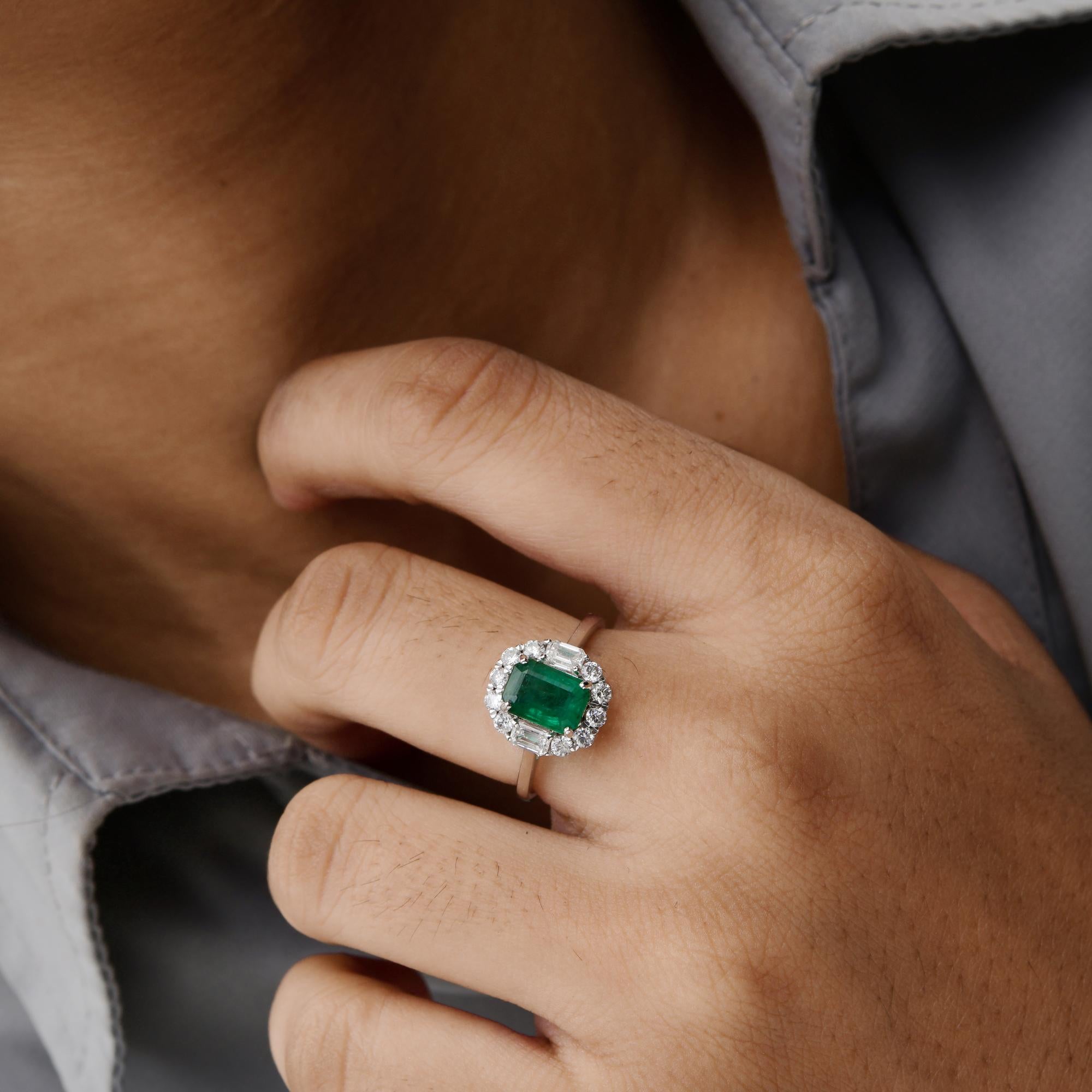 Women's Real 1.27 Carat Zambia Emerald 14 Karat White Gold 0.54 Carat SI/H Diamond Ring For Sale