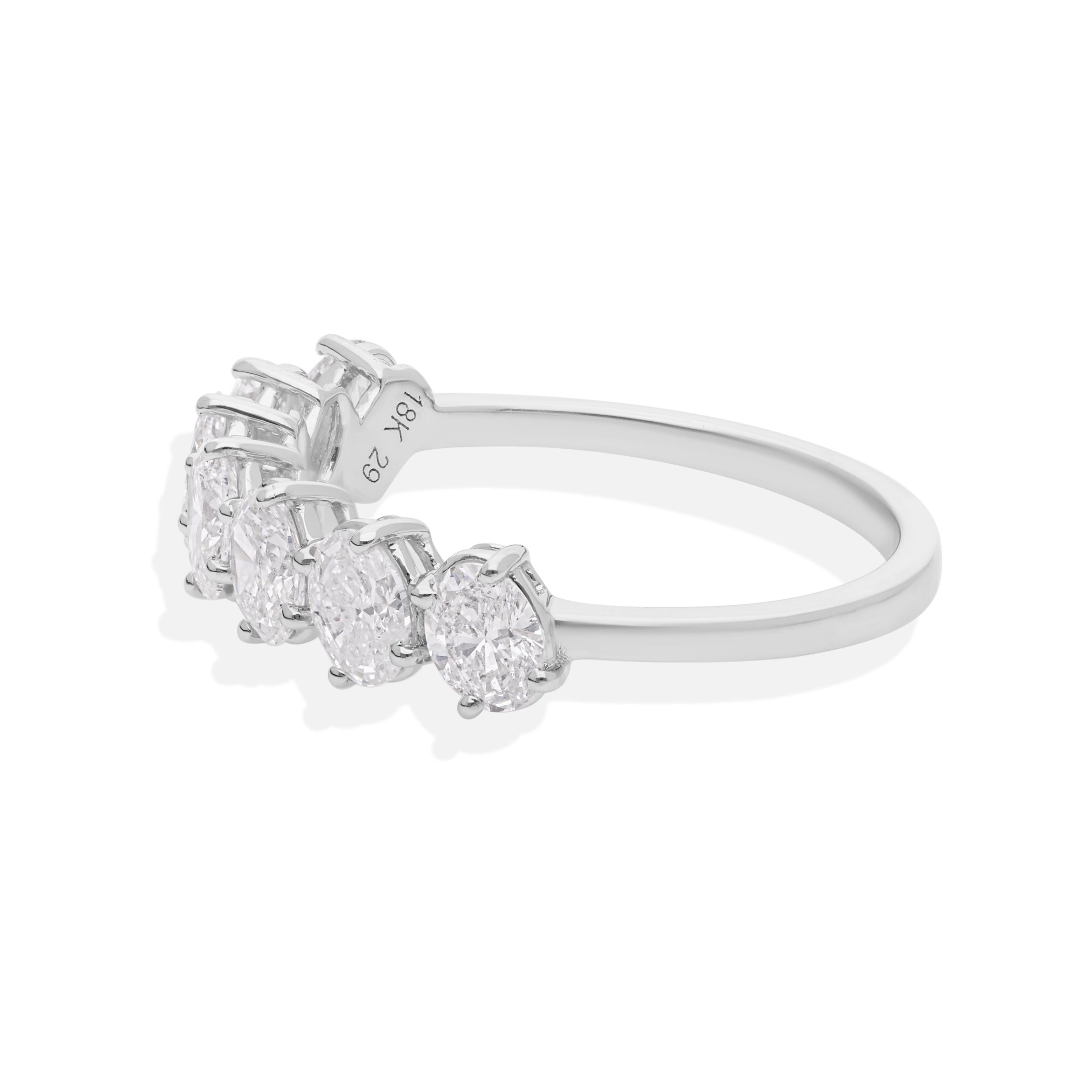Dieser exquisite Ring ist aus 18-karätigem Gold gegossen und mit 1,32 Karat funkelnden Diamanten besetzt.

FOLLOW SPECTRUM JEWELS Storefront, um die neueste Collection'S und exklusive Stücke zu sehen. Spectrum Jewels ist stolz darauf, ein Top Seller