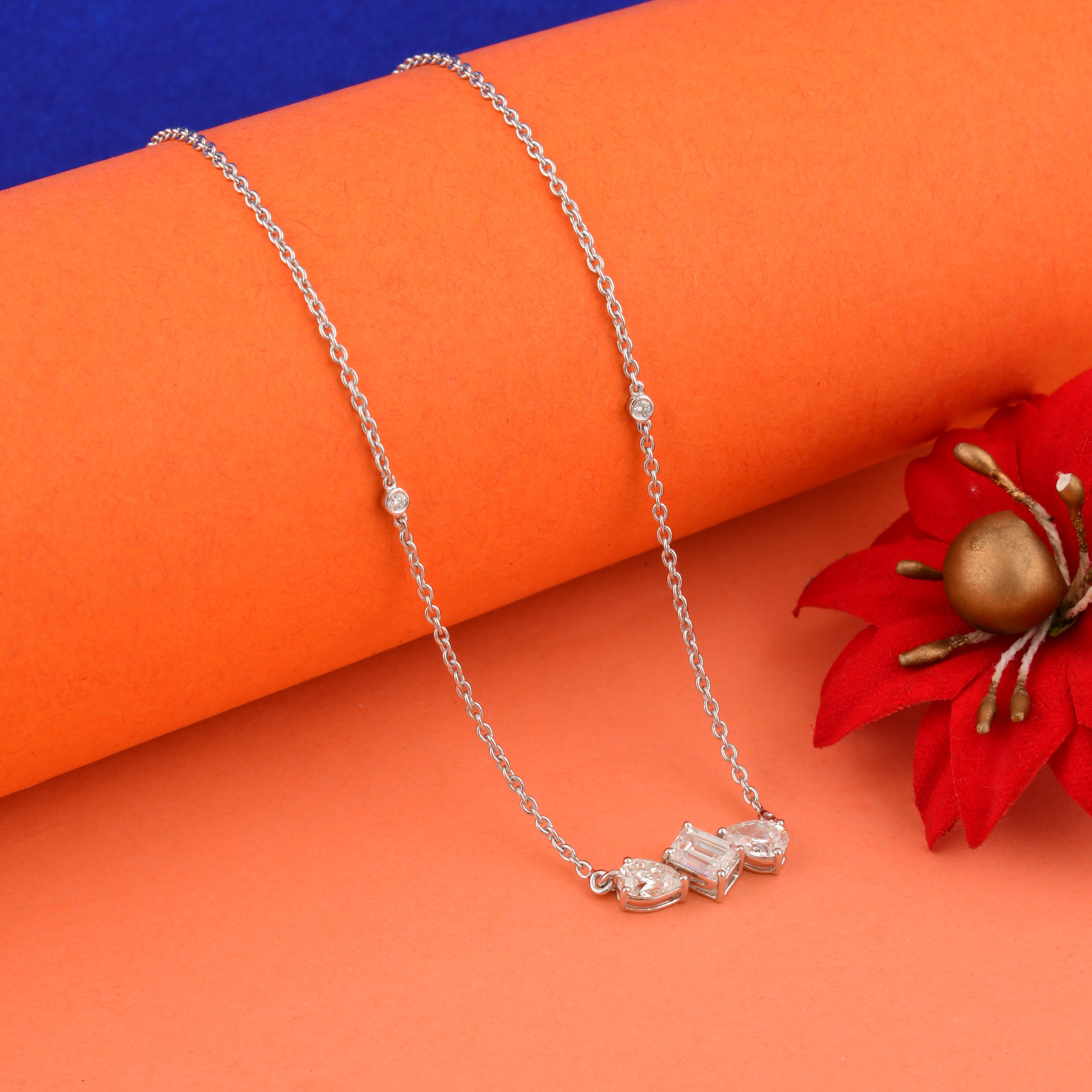 Moderno Collana con diamanti taglio smeraldo da 1,49 carati reali SI/H Pear, oro bianco 18 carati in vendita