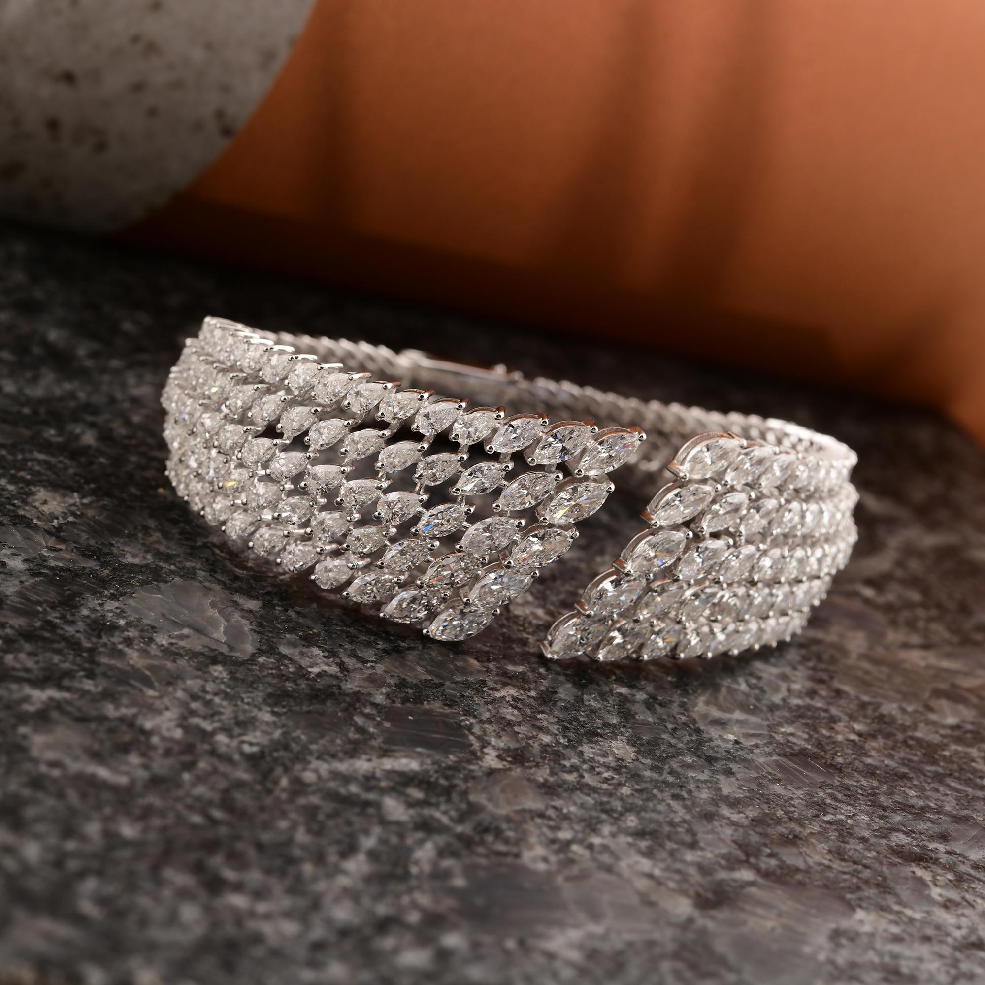 Bracelet manchette en or blanc 18 carats avec diamants marquises de 15,13 carats SI/H Pour femmes en vente