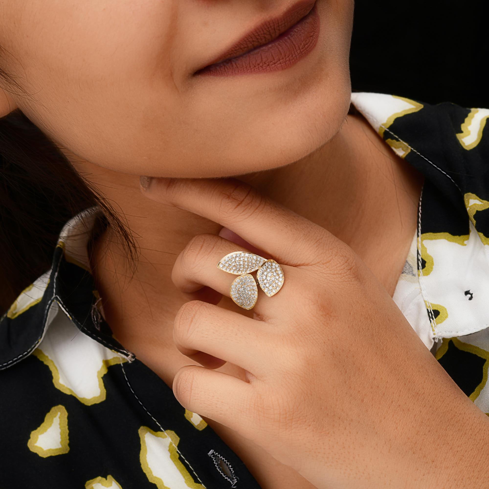 Real 1.55 Carat SI/H Round Brilliant Cut Diamond Leaf Ring 18 Karat Yellow Gold In New Condition For Sale In Diera, Dubai
