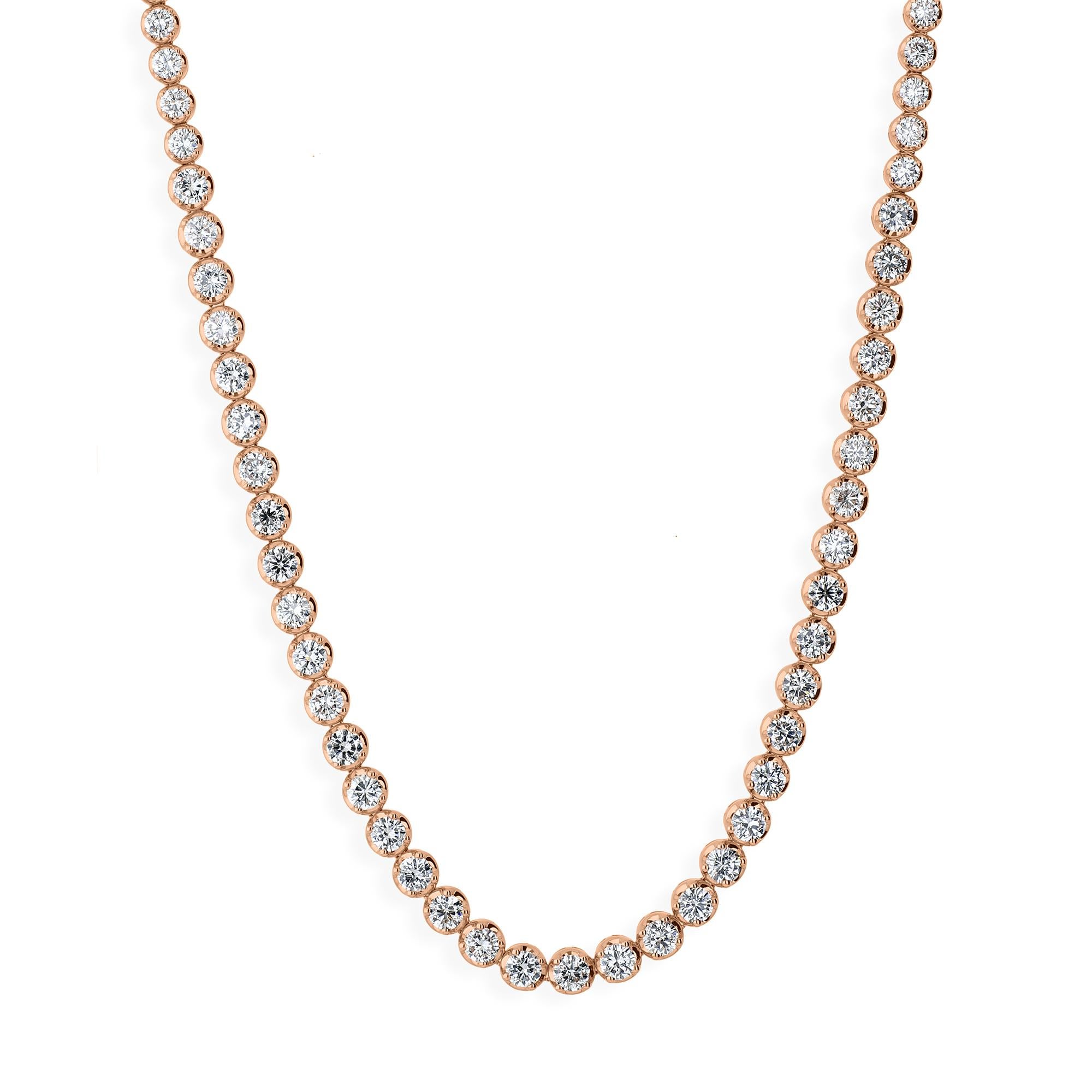 Creado para los entendidos en joyas de diamantes excepcionales, este exquisito collar exhibe 16,92 quilates de diamantes brillantes redondos naturales dispuestos en una formación clásica y ultrabrillante. Cada diamante se selecciona por su fuego