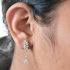 Pendientes colgantes de oro blanco de 18 quilates con diamantes redondos y marquesa de pera de 1,7 quilates reales