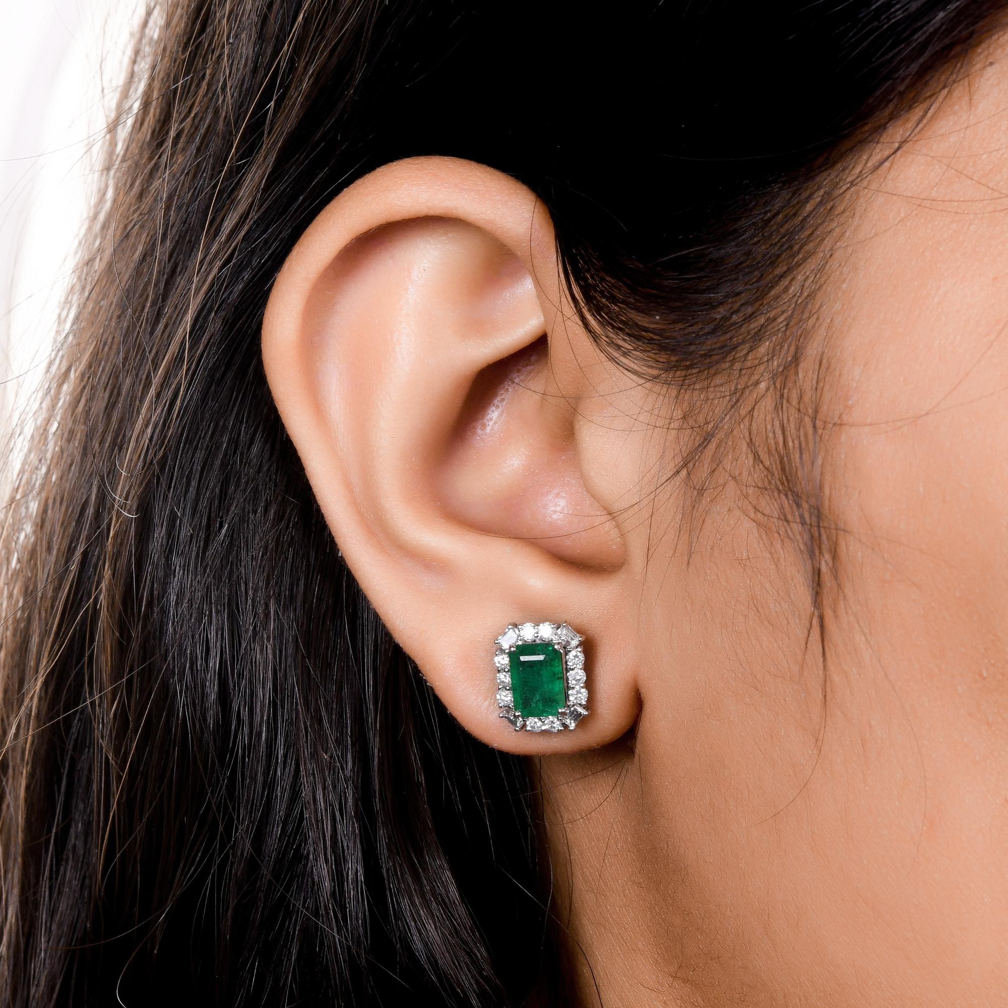 Real 1.81 Carat Zambian Emerald Earrings 0.60 Carat Diamond 18 Karat White Gold (Smaragdschliff) im Angebot