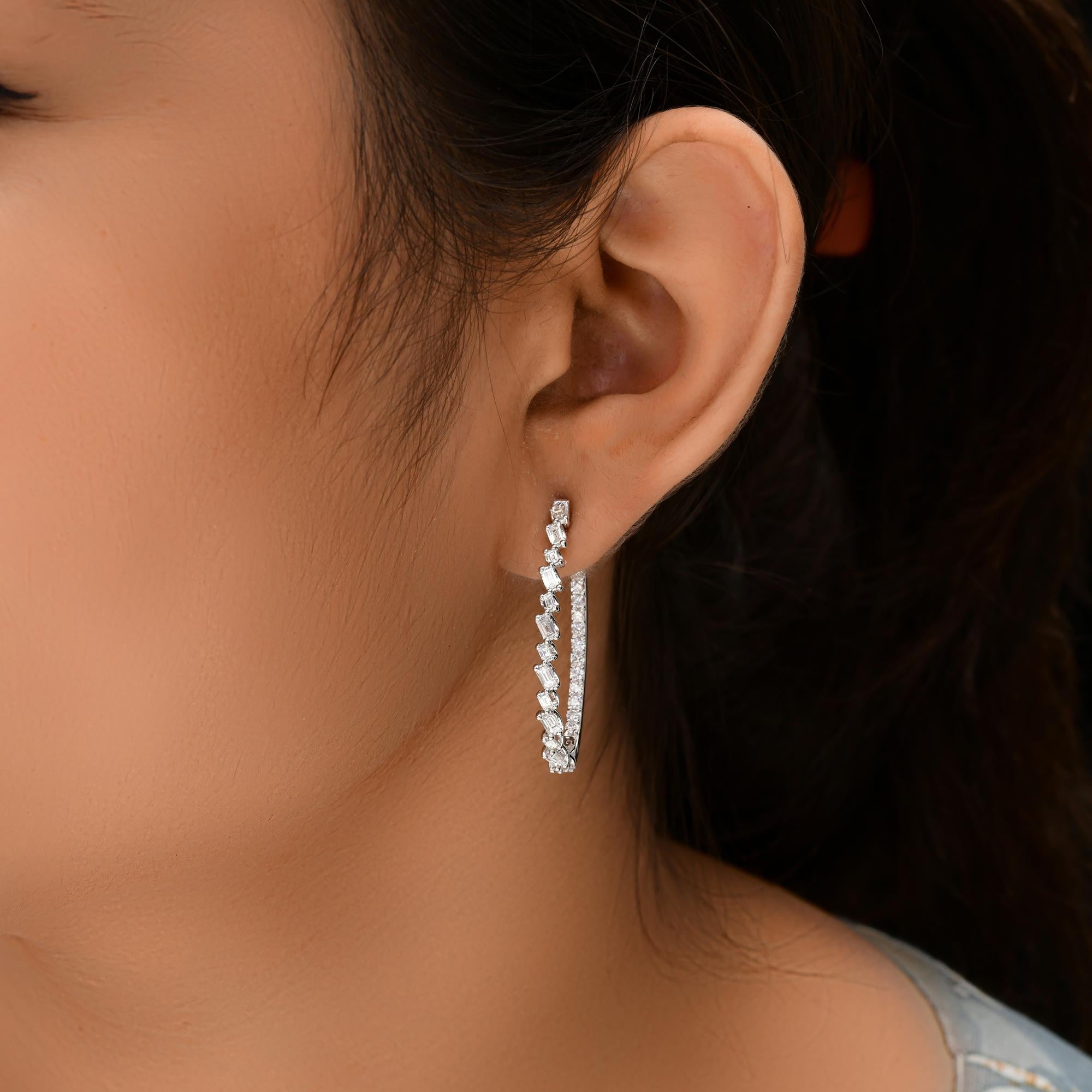 Créoles en or blanc 18 carats avec diamants taille émeraude ronde de 1,97 carat SI/H Neuf - En vente à Diera, Dubai