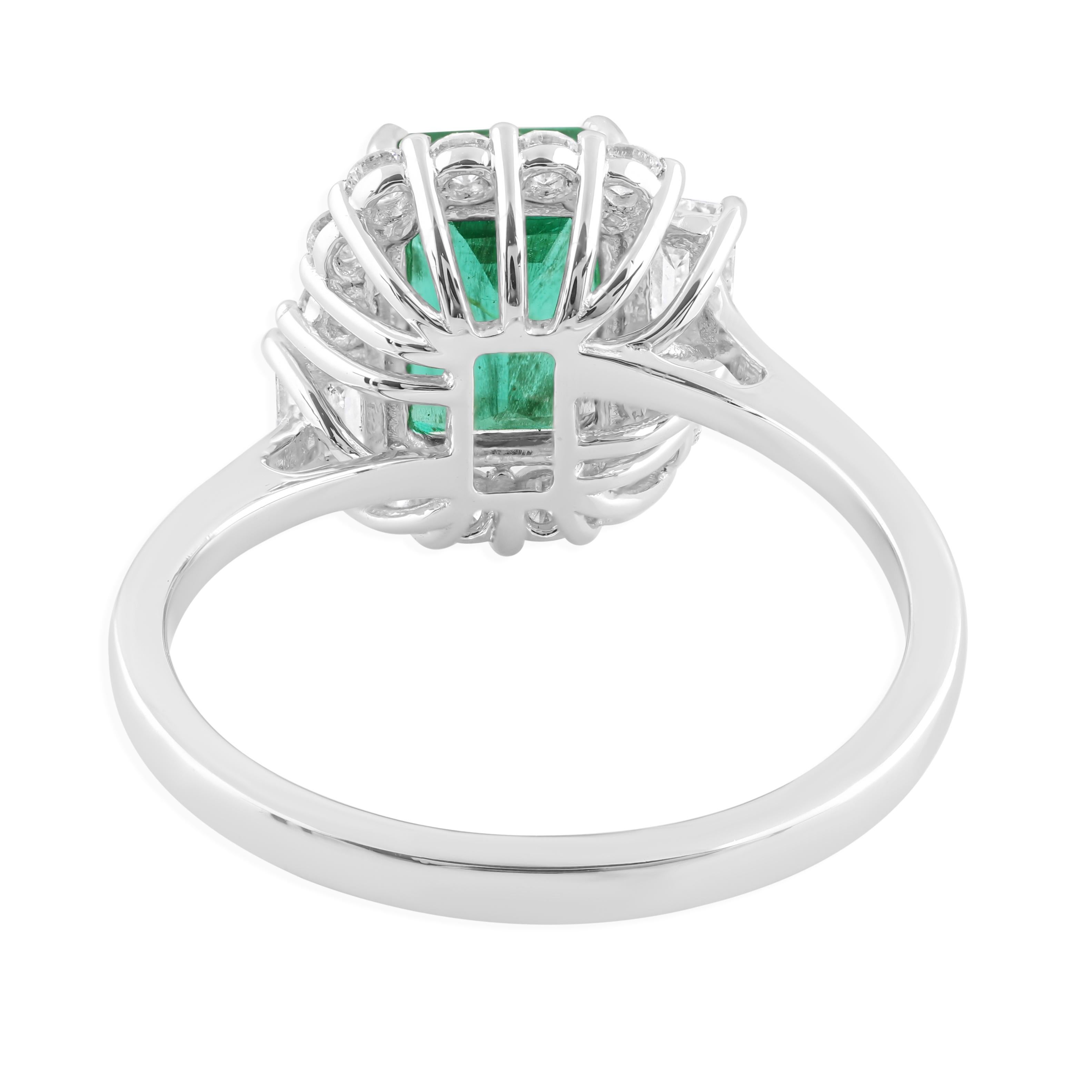 Real 2.11 Carat Zambian Emerald 0.63 Carat SI/H Diamond 18 Karat White Gold Ring In New Condition For Sale In Diera, Dubai