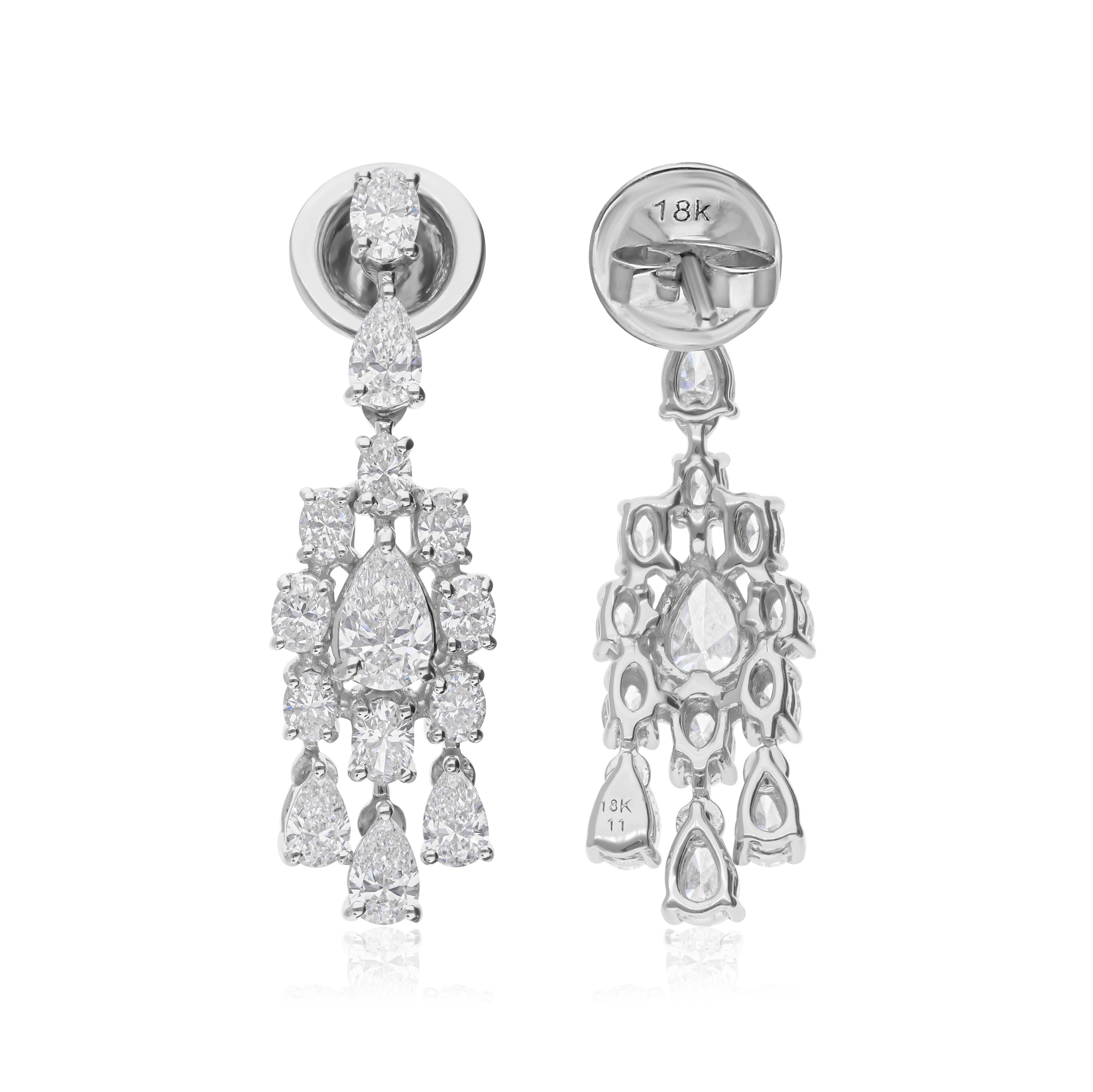 Taille poire Boucles d'oreilles pendantes en or blanc 18 carats avec un vrai diamant de 2,13 carats, pureté SI, couleur HI en vente