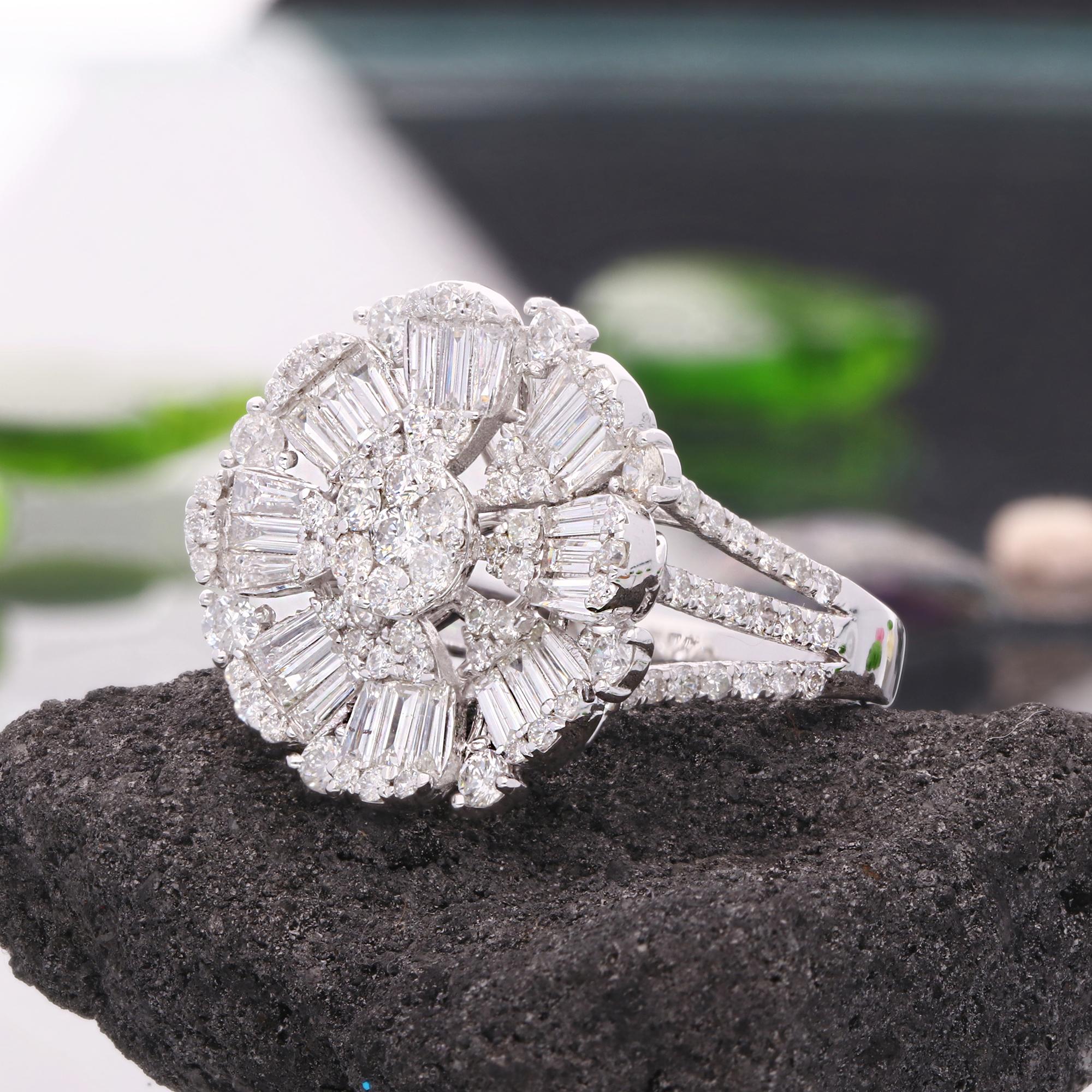 Real 2,15 Karat SI/H Baguette-Diamant-Cocktailring aus 18 Karat Weißgold mit Baguette-Diamant (Moderne) im Angebot