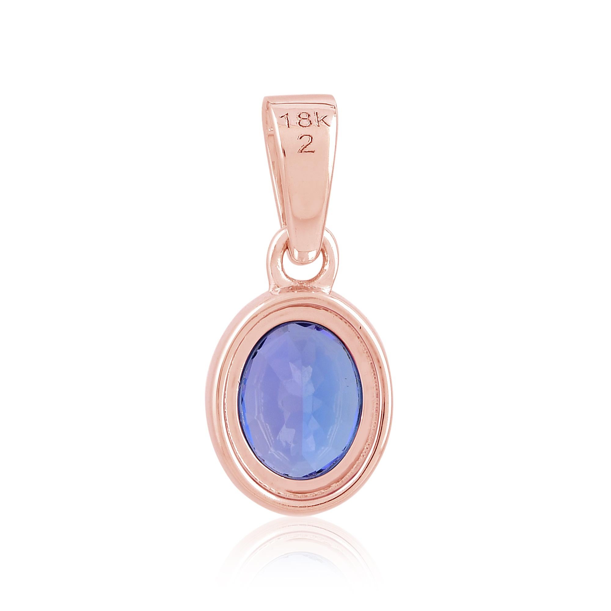 Arricchisci la tua collezione di gioielli con questo splendido ciondolo con una gemma autentica di tanzanite di forma ovale da 2,24 carati incastonata in oro rosa da 18 carati. Realizzato meticolosamente, questo ciondolo emana lusso, raffinatezza e