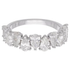 Anillo de oro blanco de 18 quilates con media alianza de diamantes pera de 2,46 quilates reales